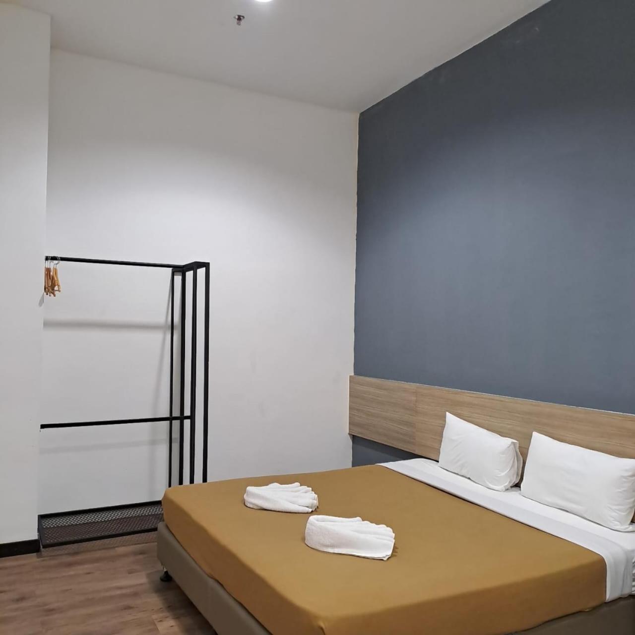 Standard King Room - Photo 2