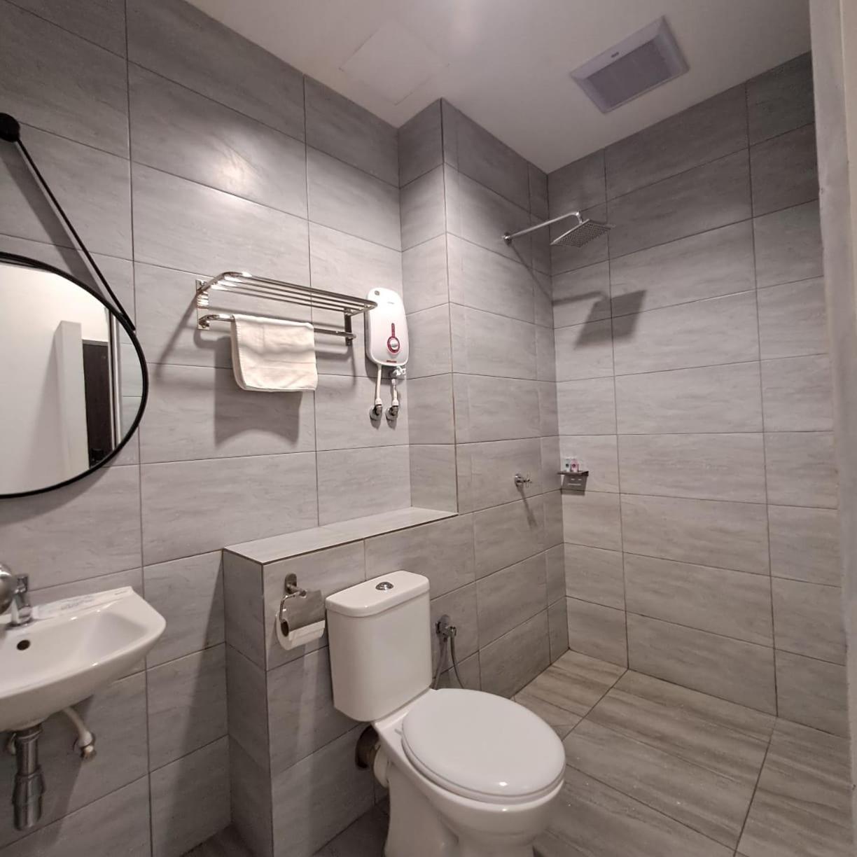 Standard King Room - Photo 4