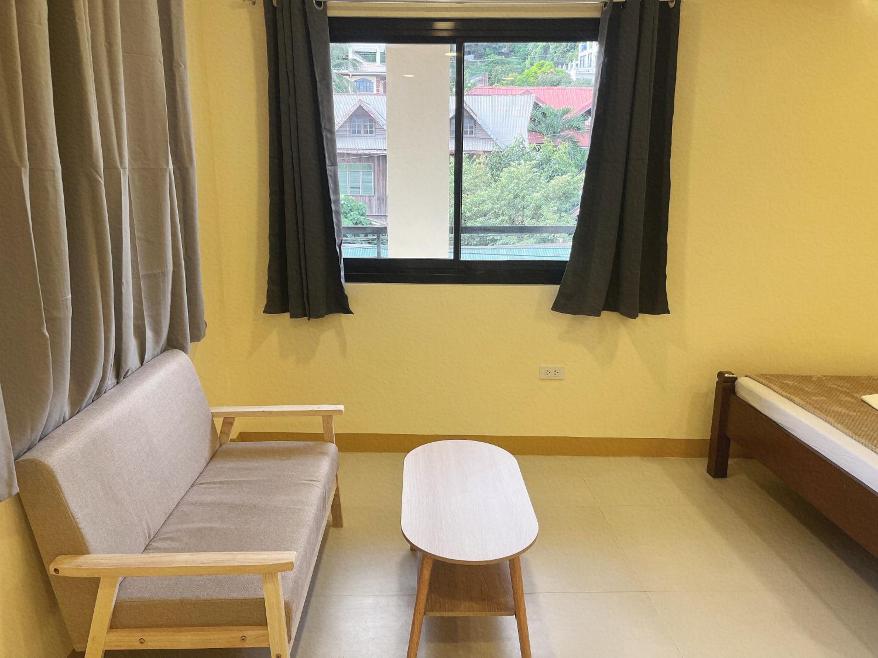 Quadruple Room with Private Bathroom - Photo 8