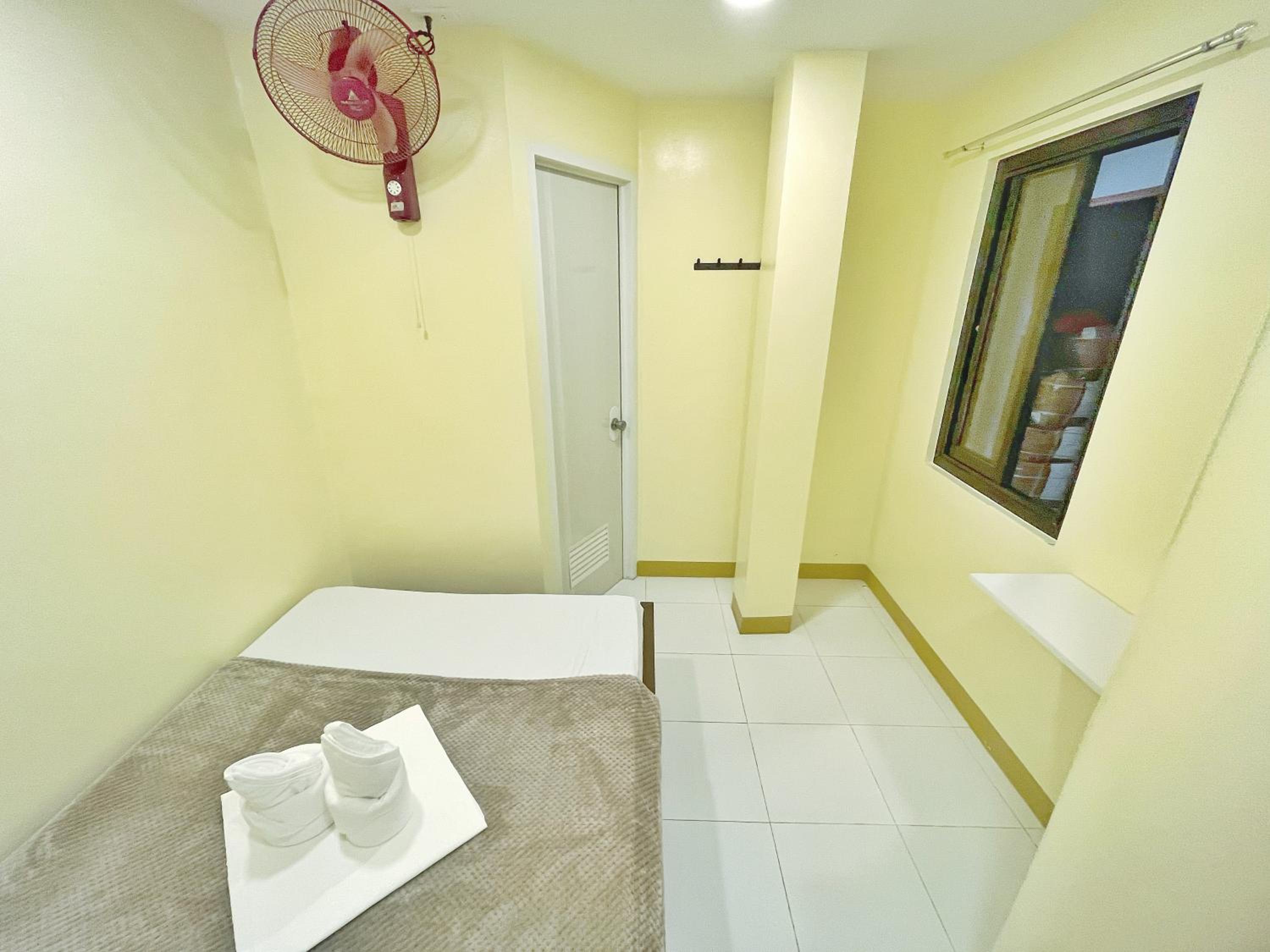 Standard Double Room with Fan - Photo 5