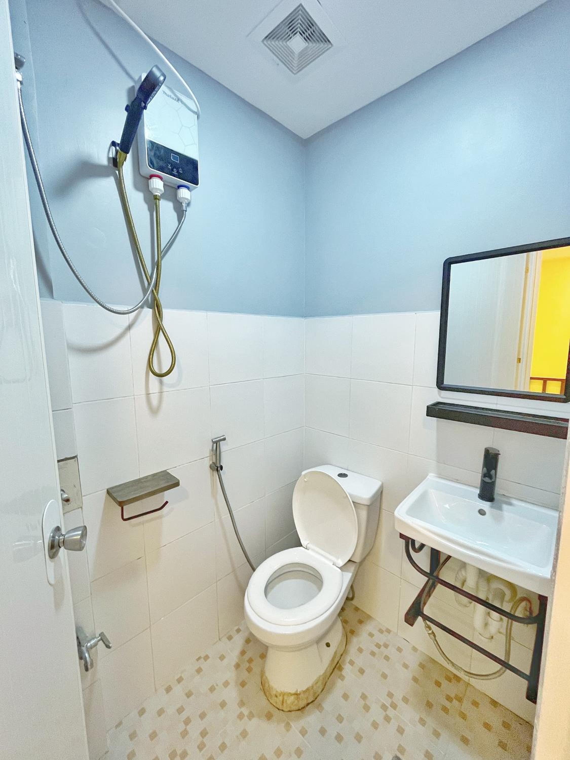 Standard Double Room with Fan - Photo 2