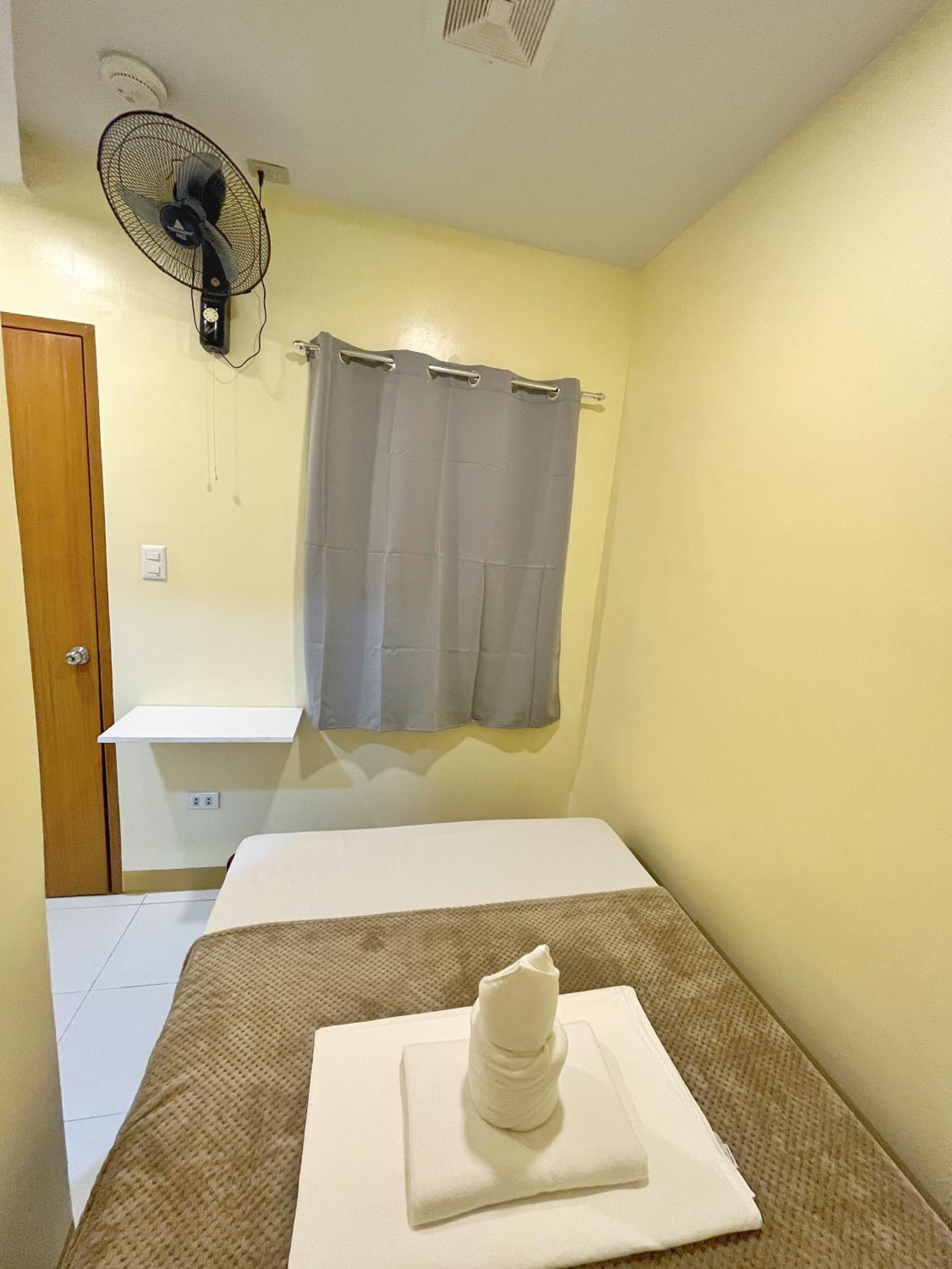 Standard Double Room with Fan - Photo 3