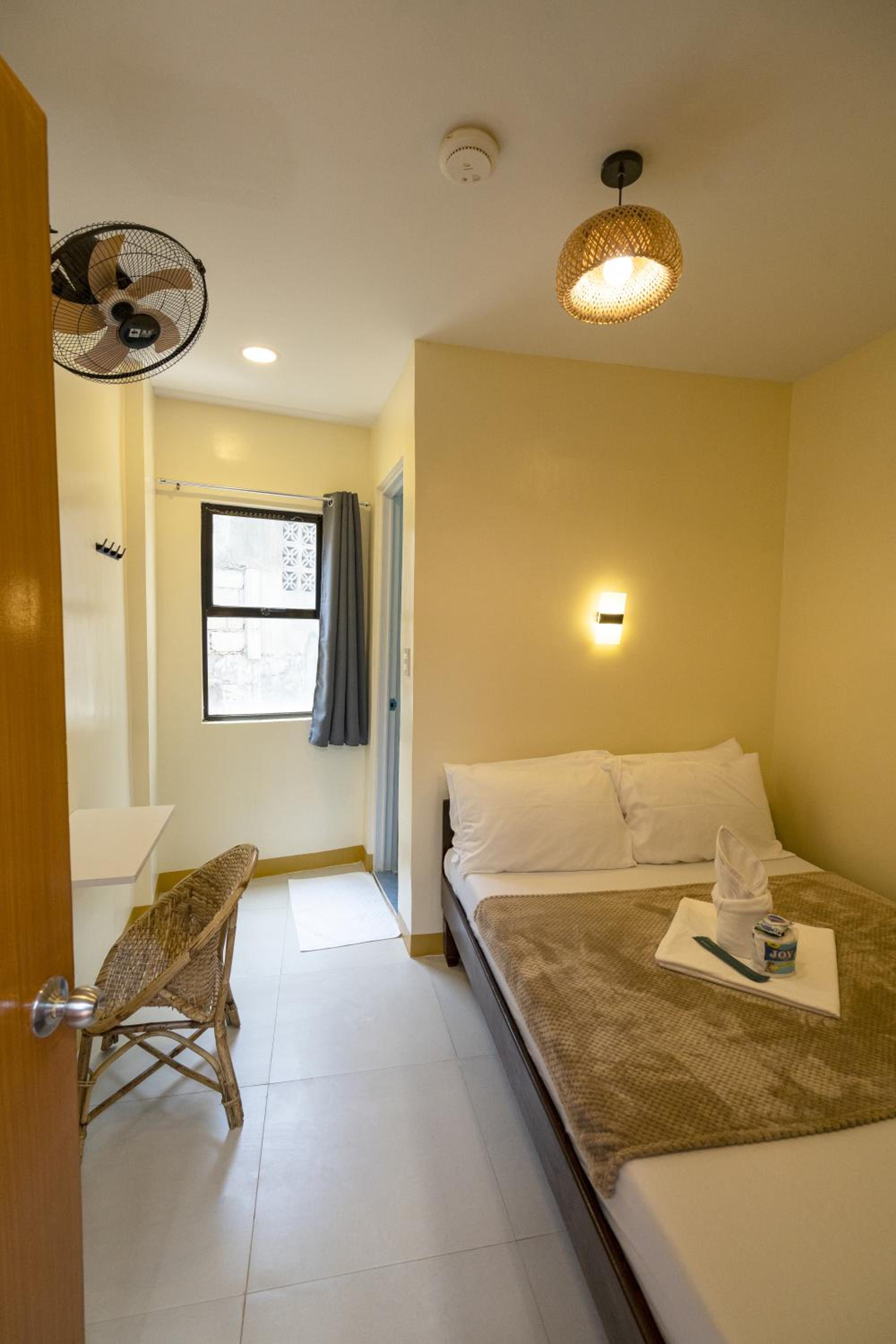 Deluxe Queen Room - Photo 5