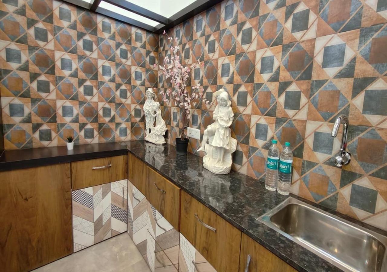 Deluxe King Room - Photo 35