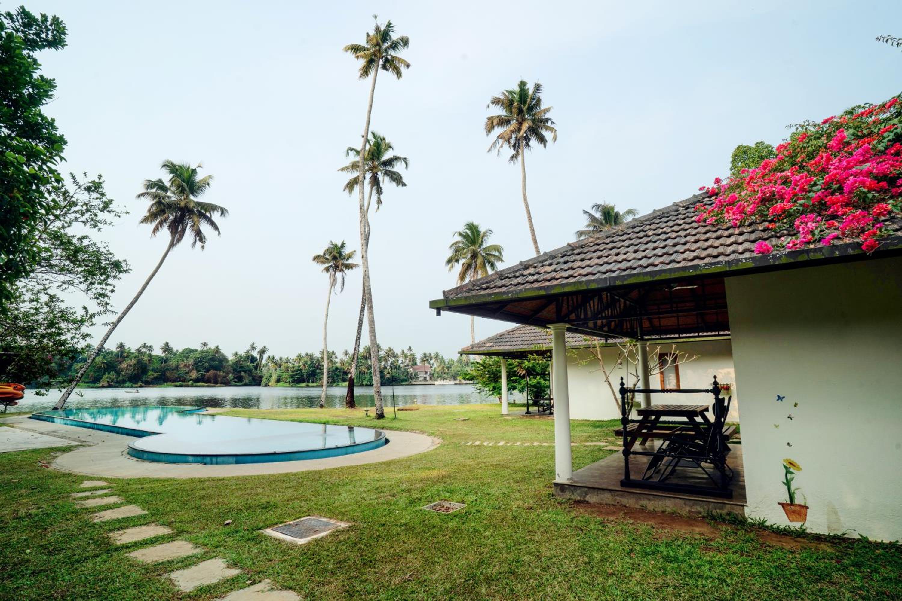 Deluxe Double or Twin Room with Pool View - Photo 5