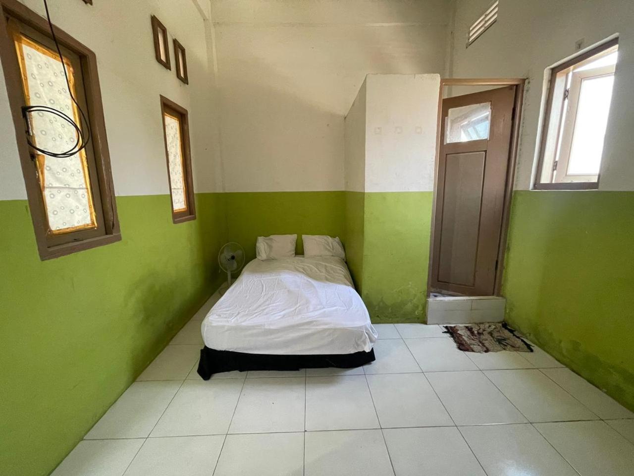 Budget Double Room photo 3