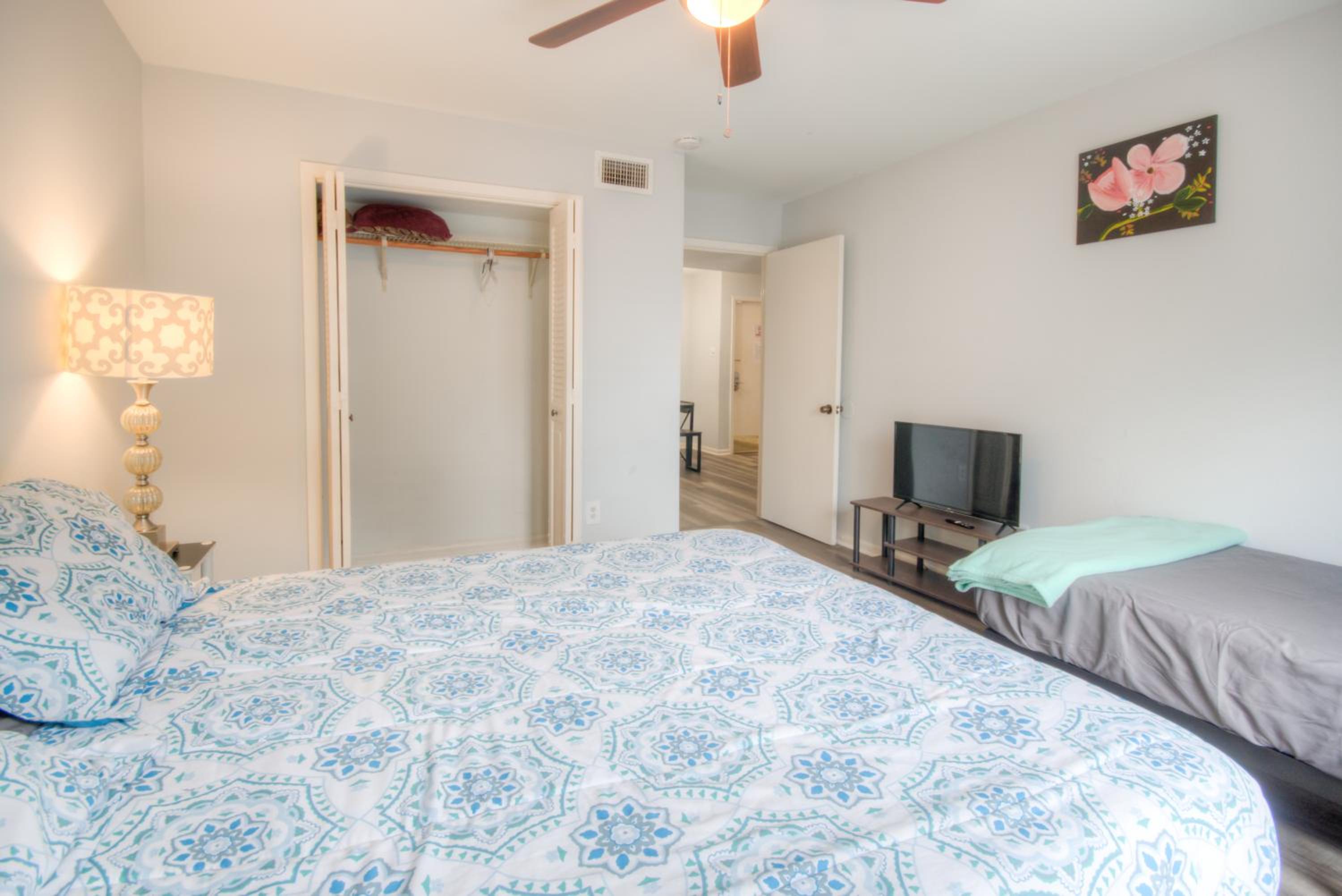 Three-Bedroom Apartment - Photo 7