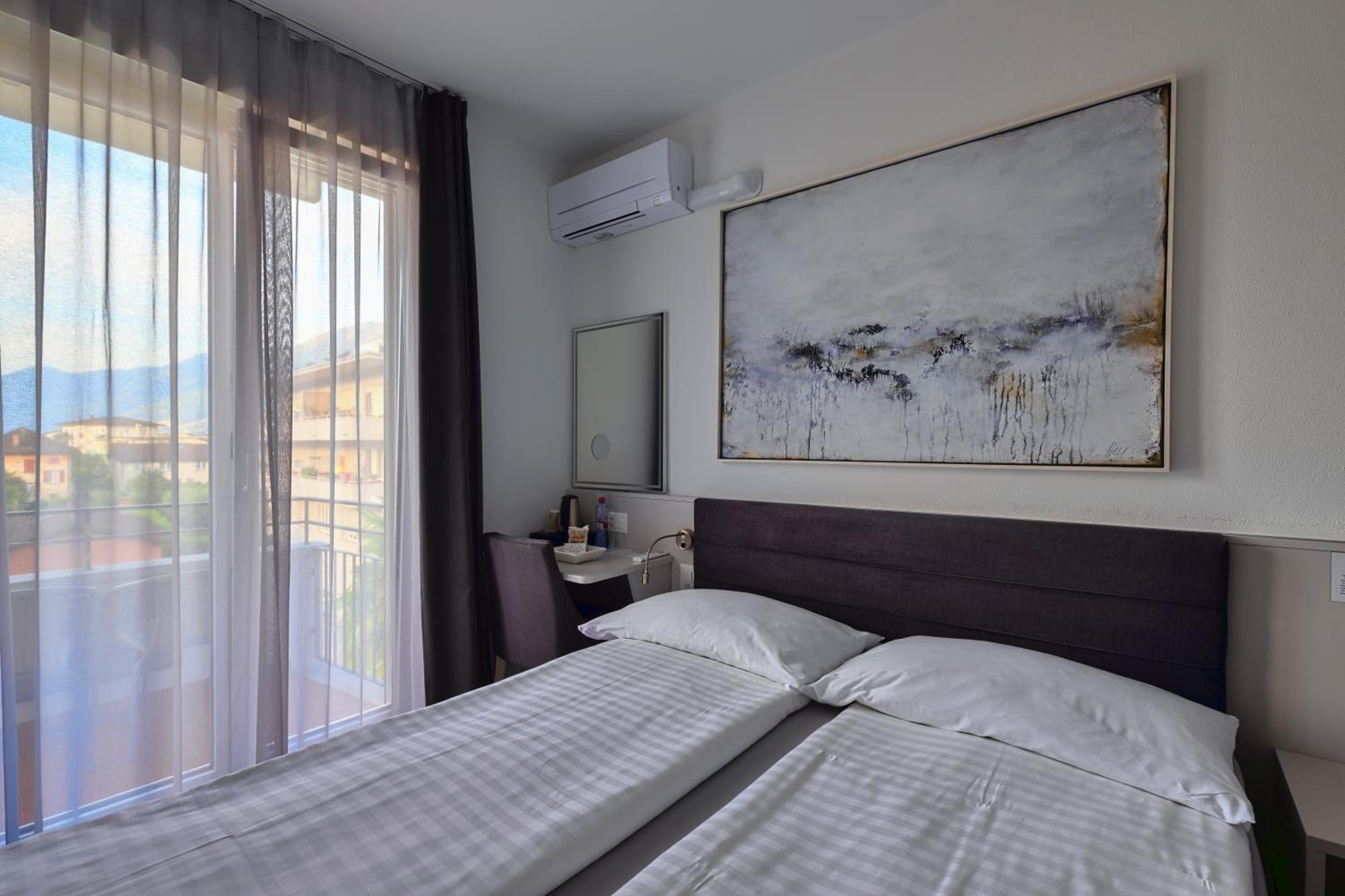 Economy Double Room photo 3