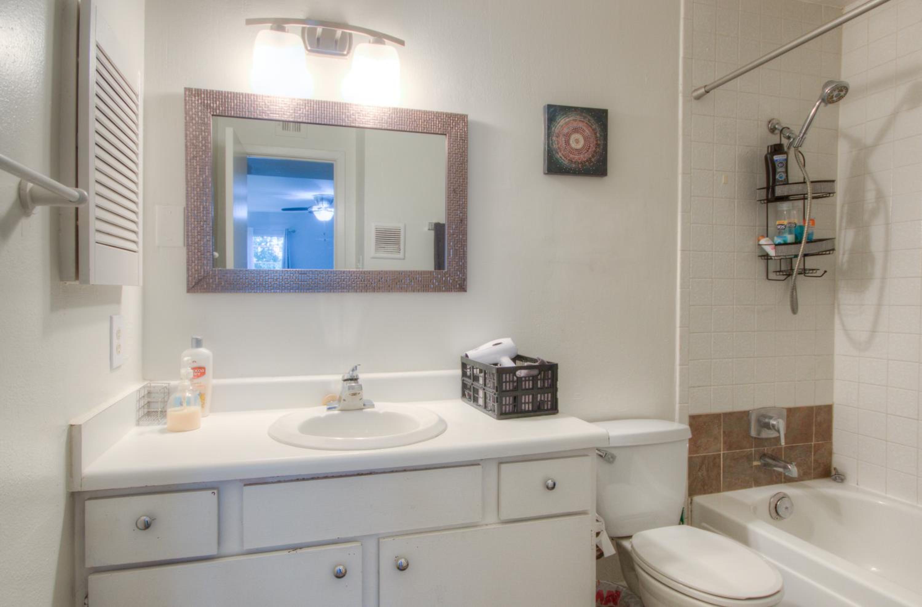 Three-Bedroom Apartment - Photo 12