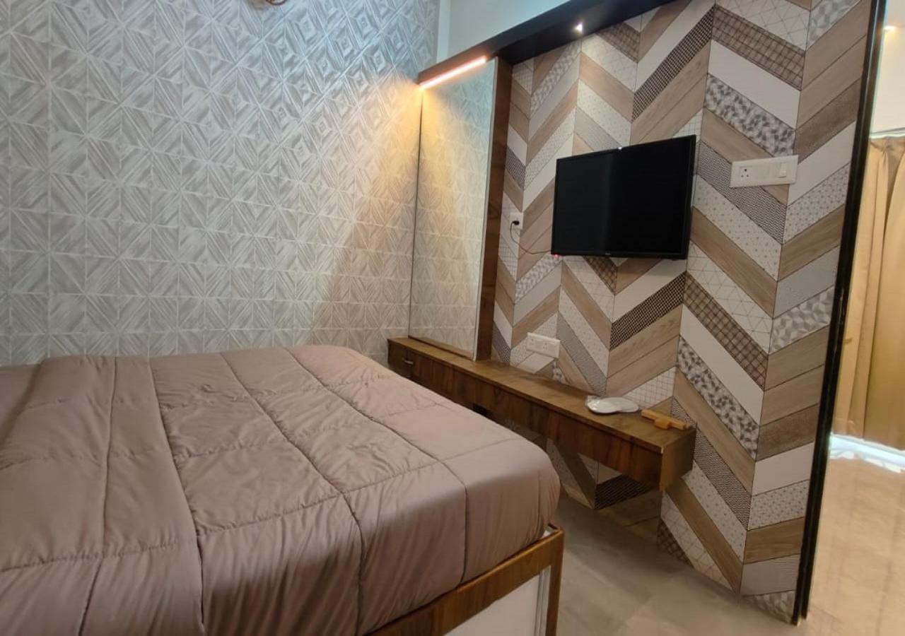 Deluxe King Room - Photo 18
