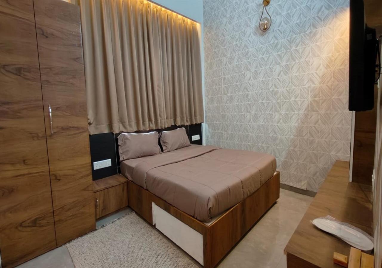Deluxe King Room - Photo 12