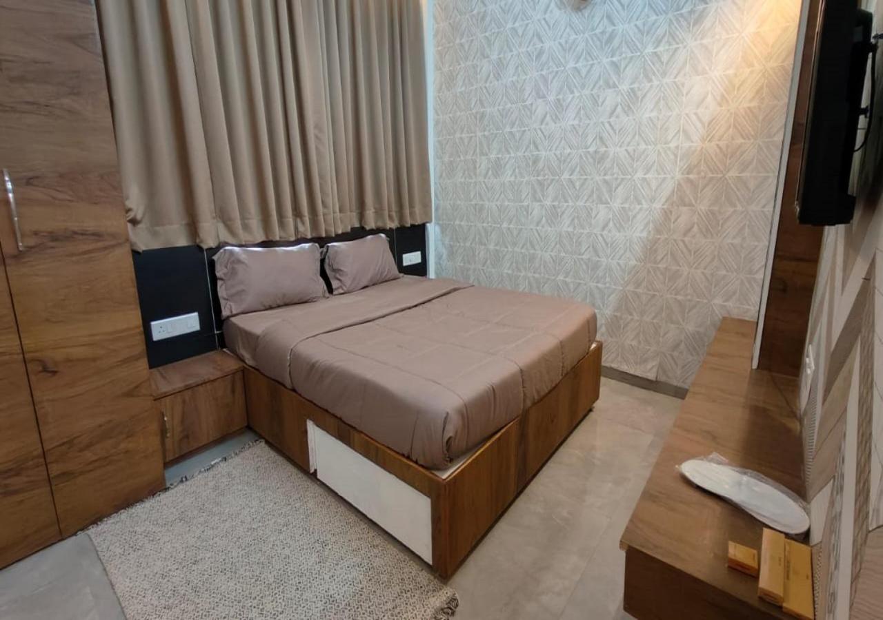 Deluxe King Room - Photo 19