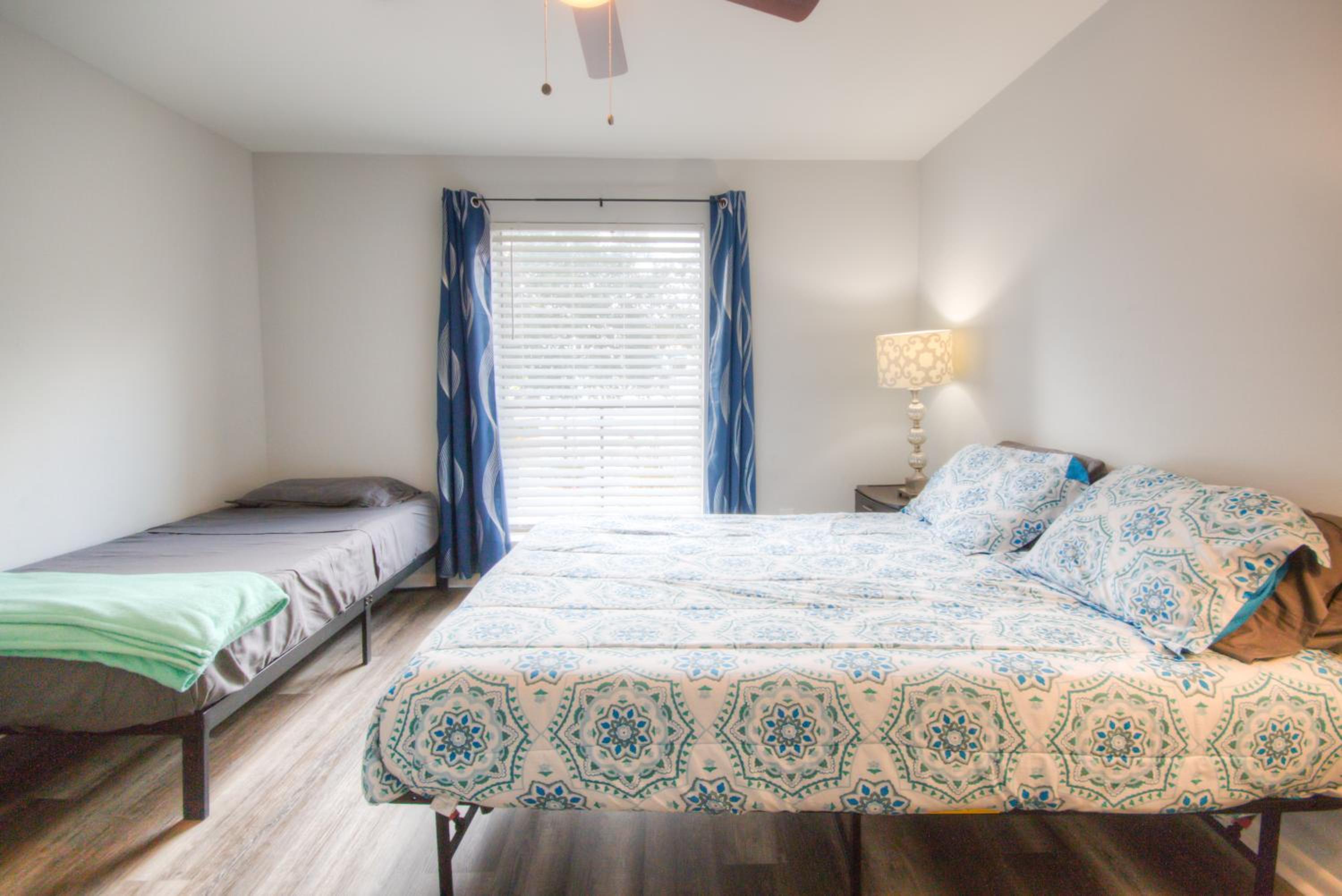 Three-Bedroom Apartment - Photo 28