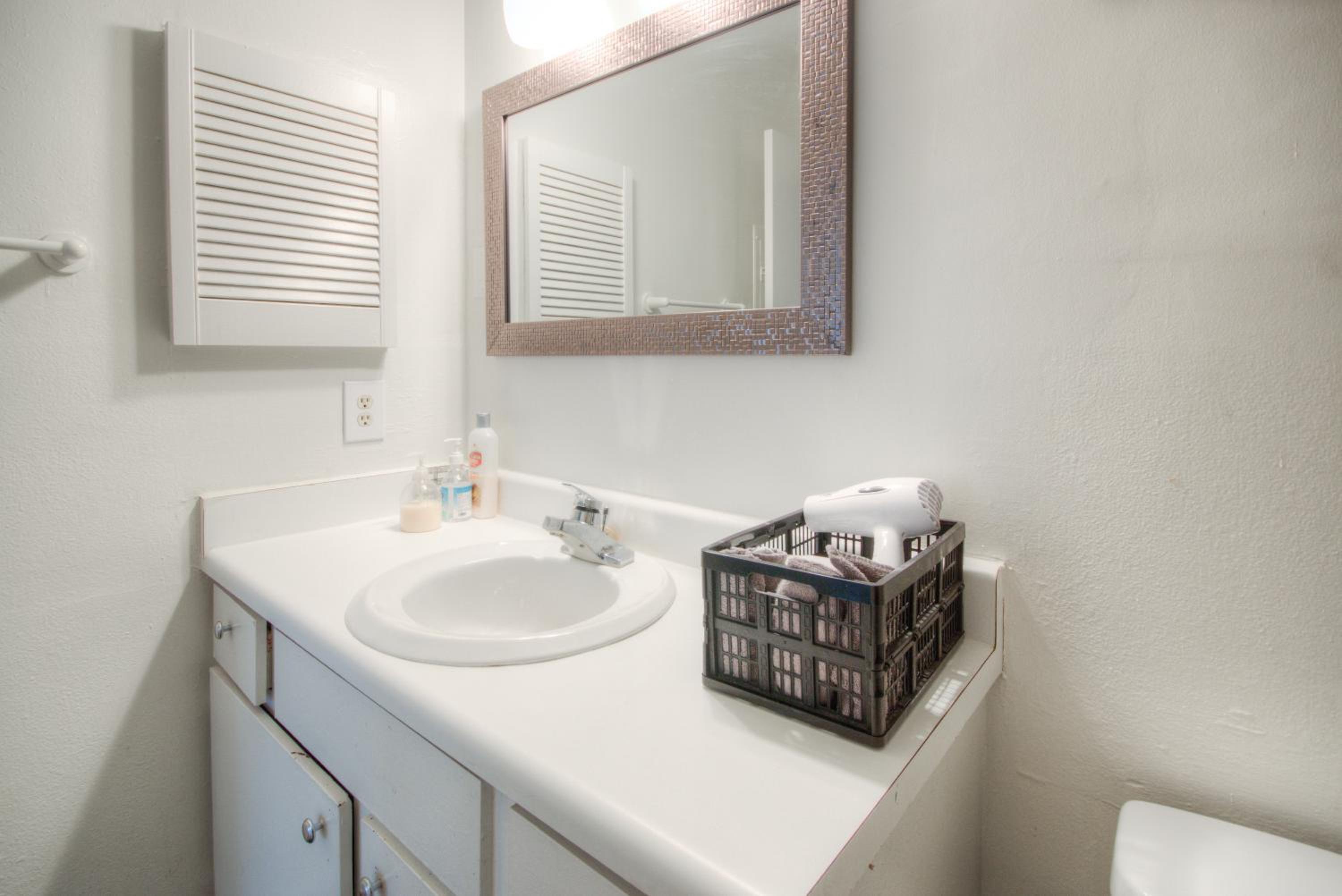 Three-Bedroom Apartment - Photo 29