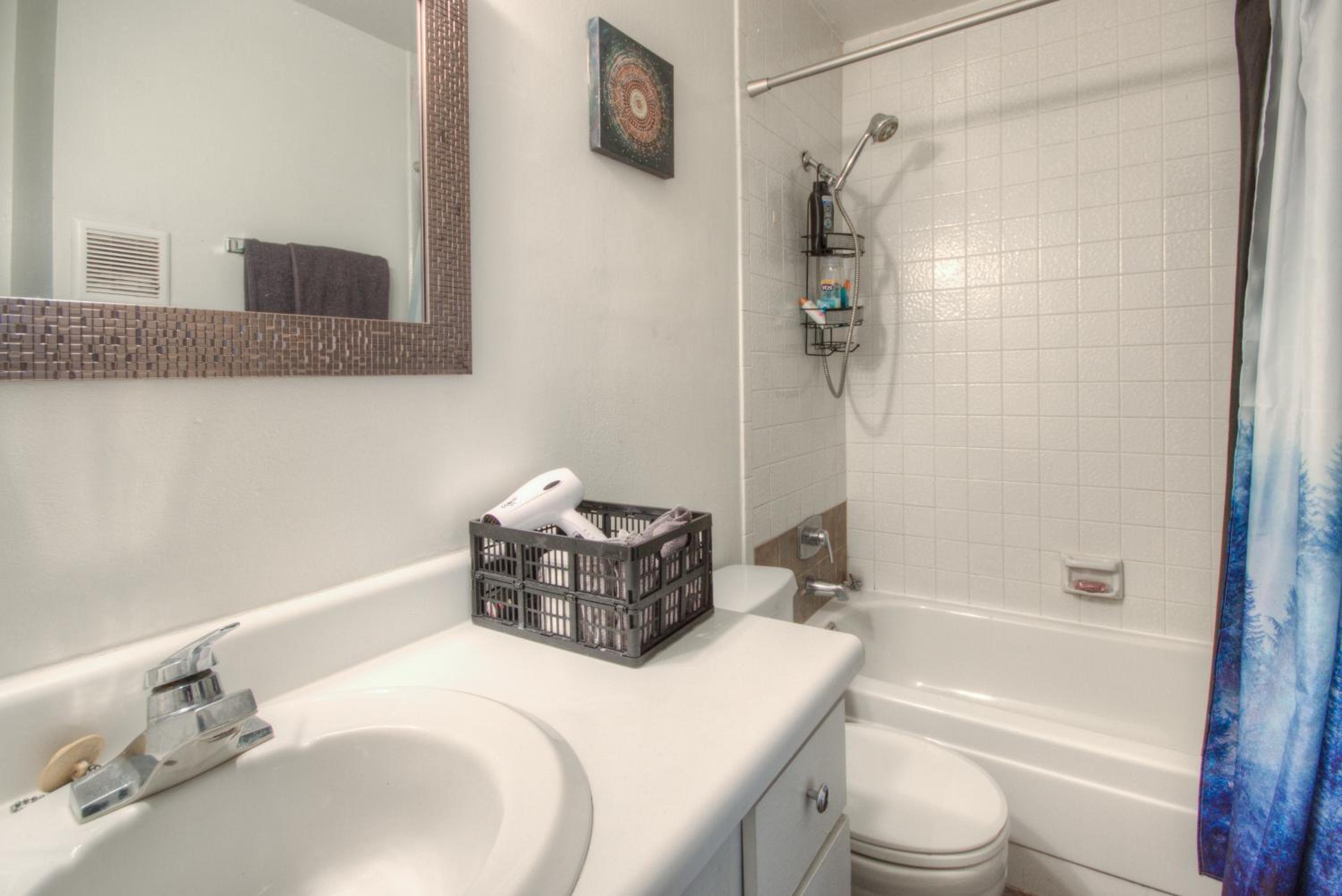 Three-Bedroom Apartment - Photo 32