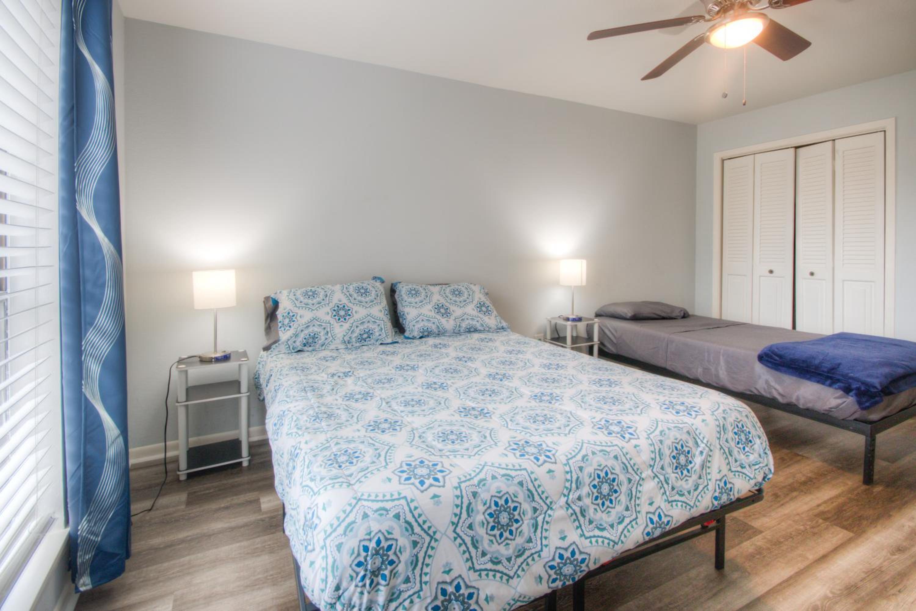 Three-Bedroom Apartment - Photo 33