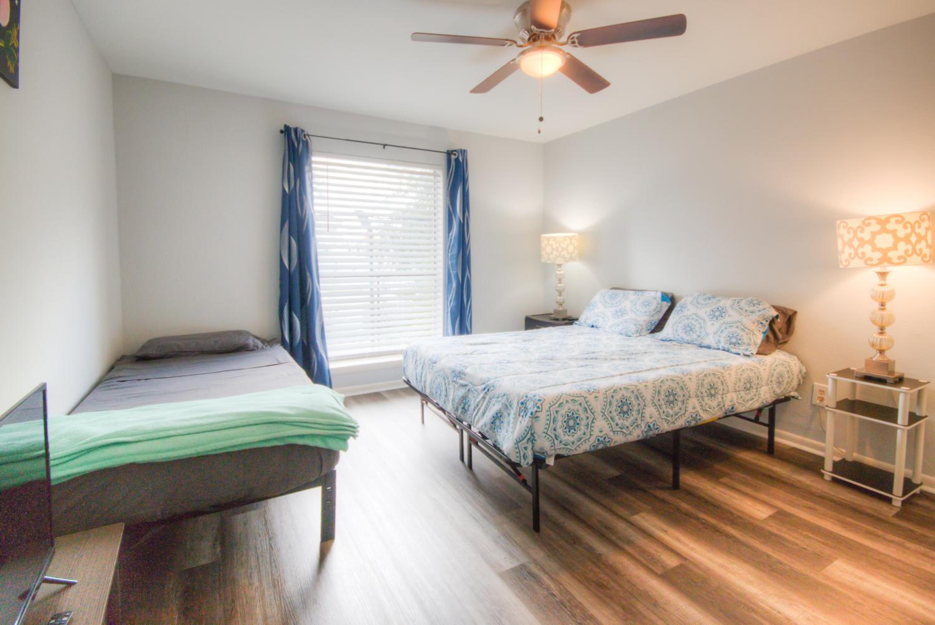 Three-Bedroom Apartment - Photo 34