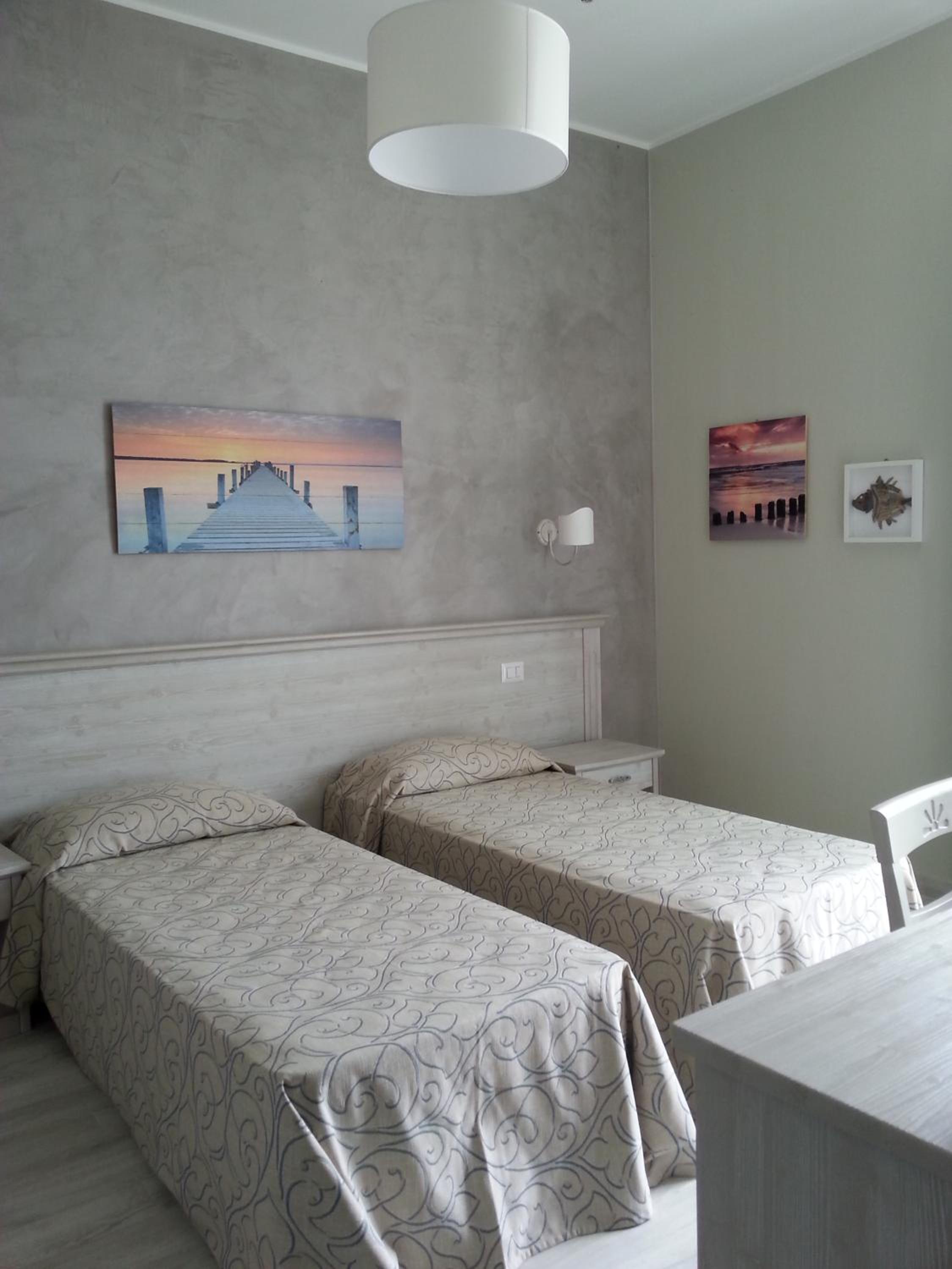 Double or Twin Room with Sea View - Photo 16