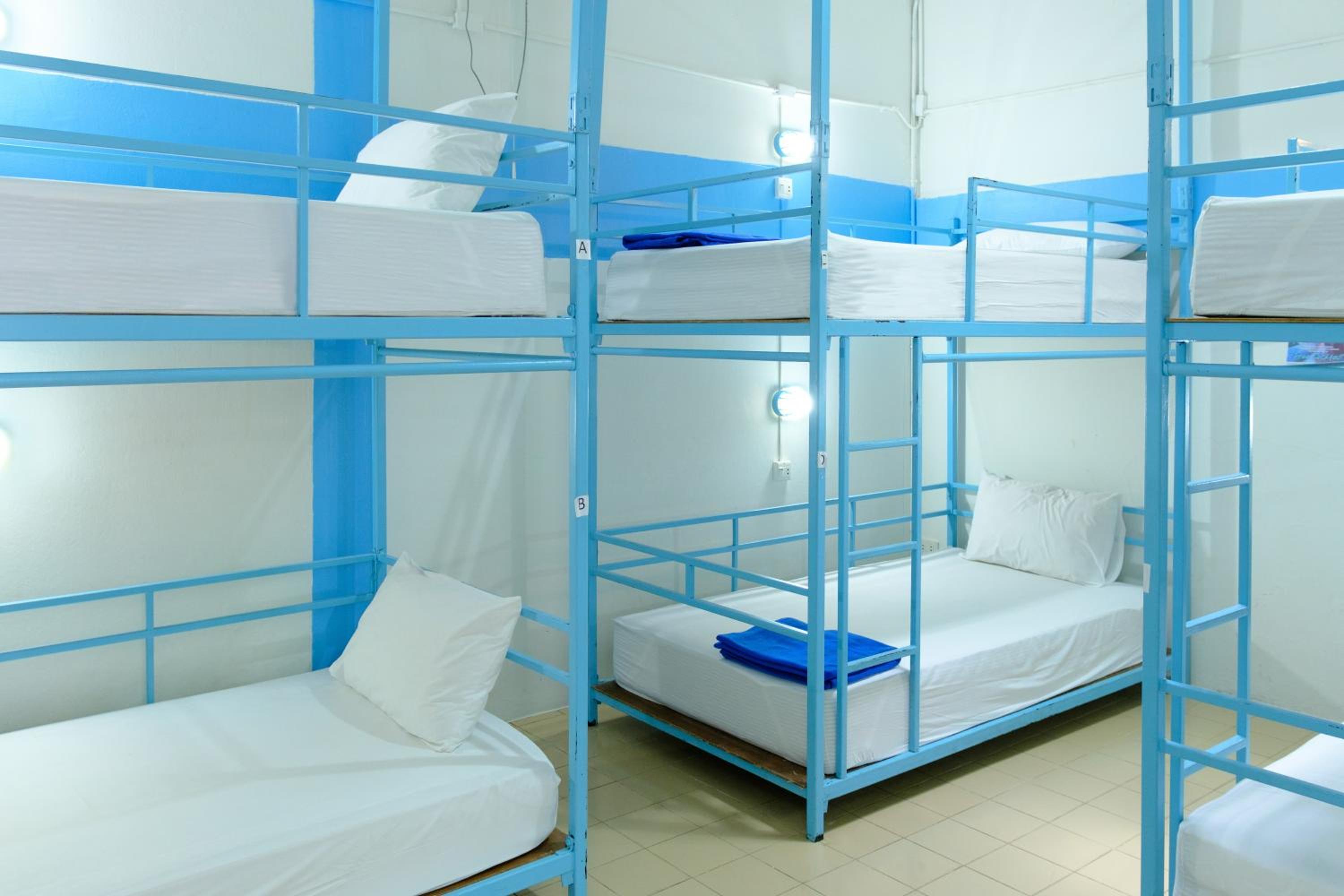 Bed in 8-Bed Mixed Dormitory Room photo 1