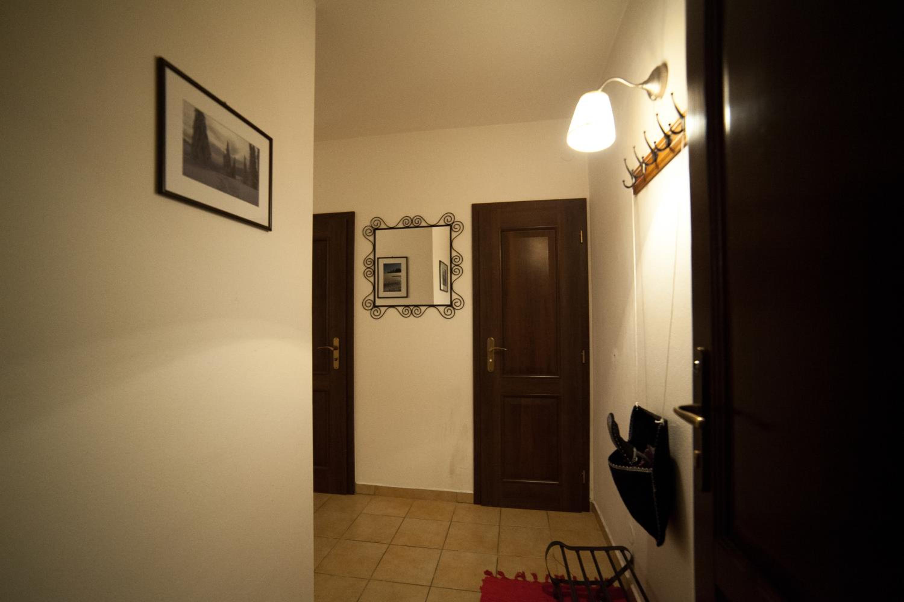 Studio Apartment - Photo 3