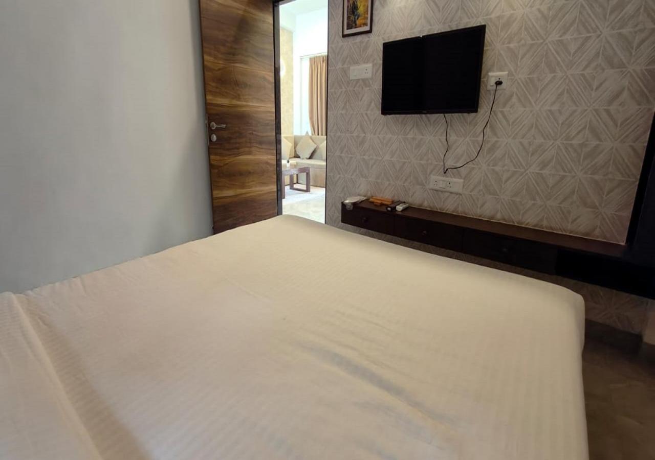 Deluxe King Room - Photo 22
