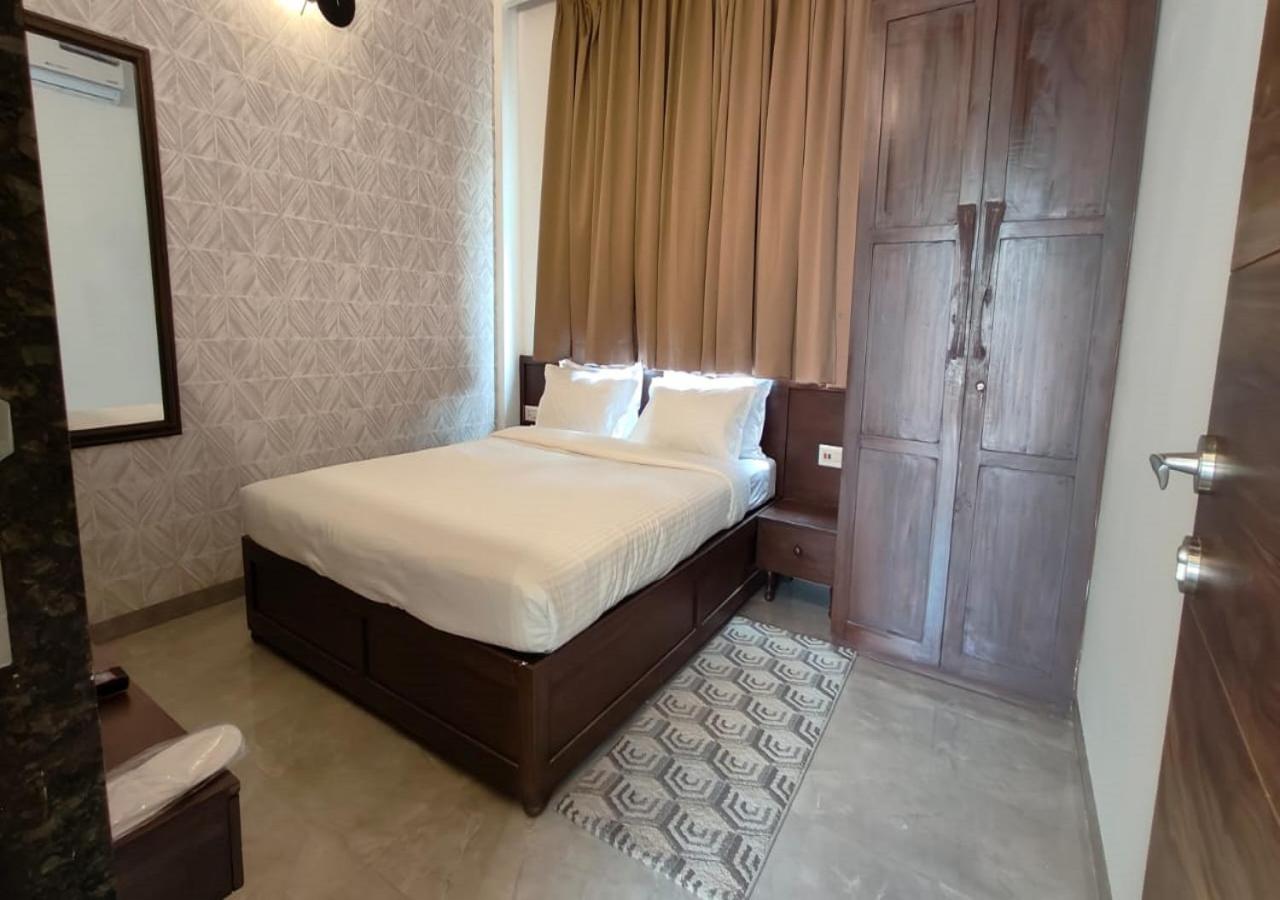 Deluxe King Room - Photo 17