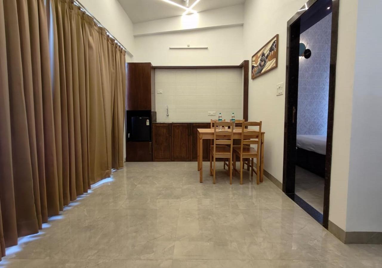 Deluxe King Room - Photo 27