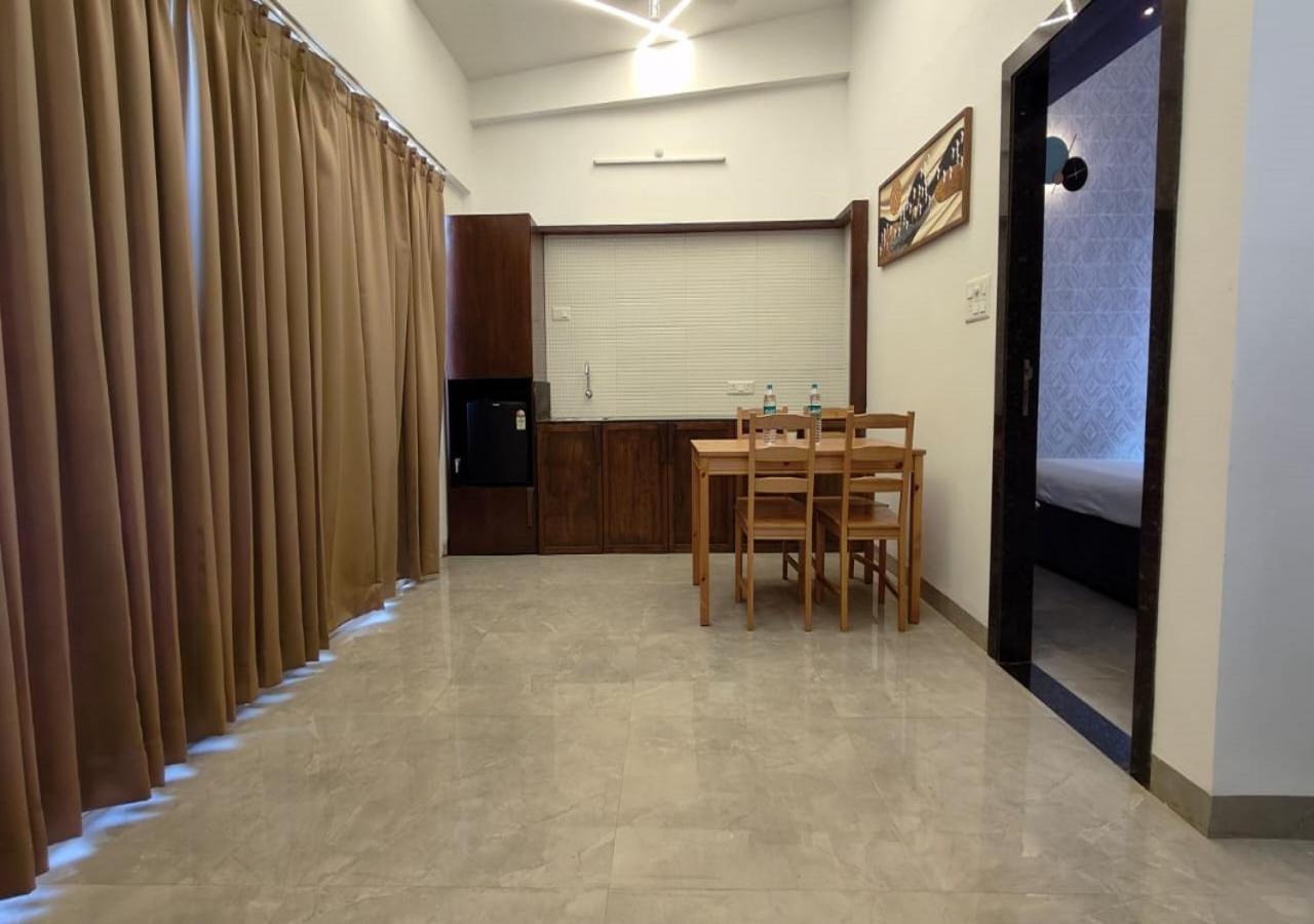 Deluxe King Room - Photo 29