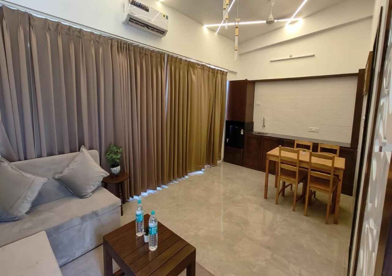 Deluxe King Room - Photo 30