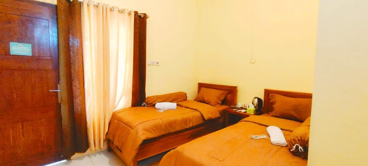 Twin Room with Shared Bathroom photo 1