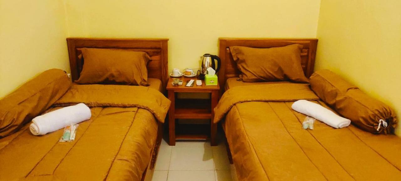 Twin Room with Private Bathroom photo 3