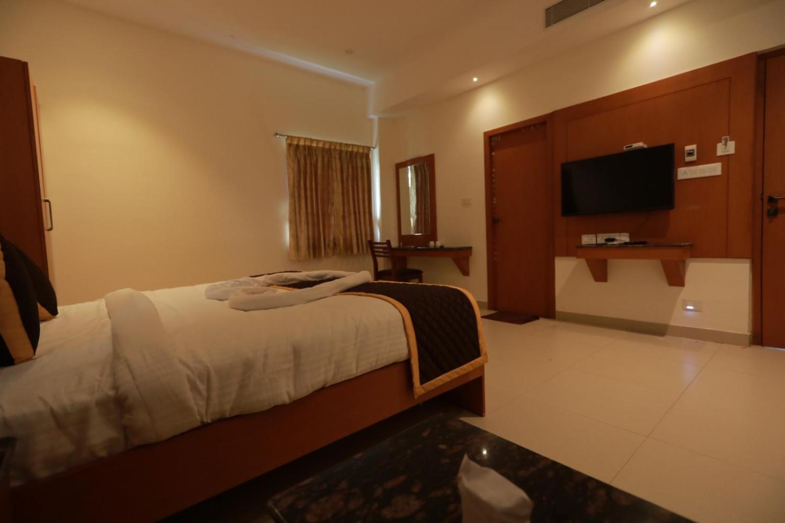 Suite - Photo 1