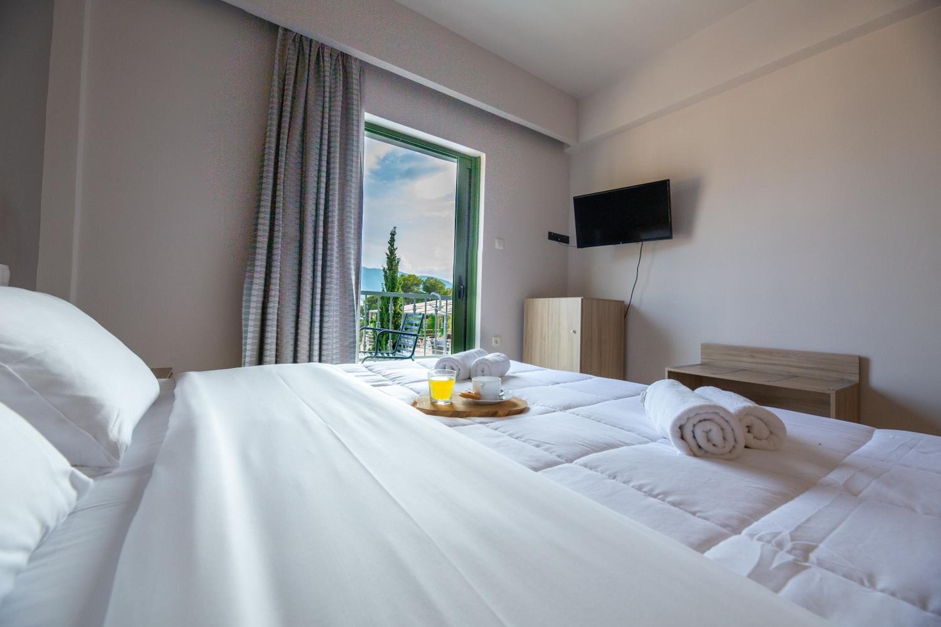 Standard Triple Room with Sea View photo 2