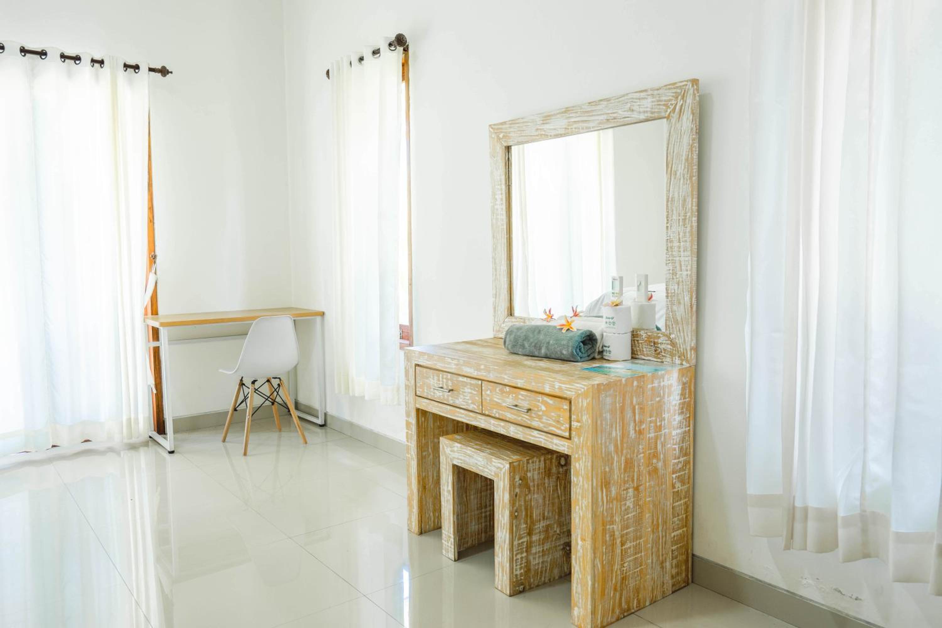Standard Queen Room - Photo 9