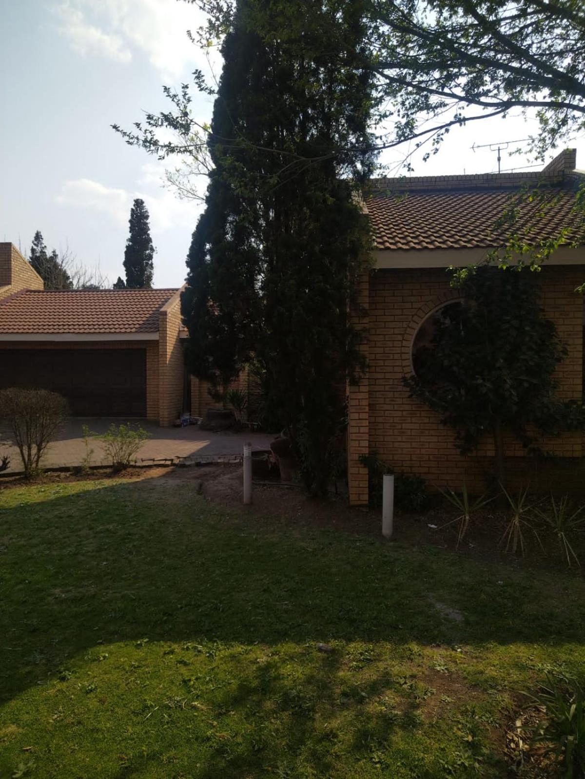Three-Bedroom House photo 2