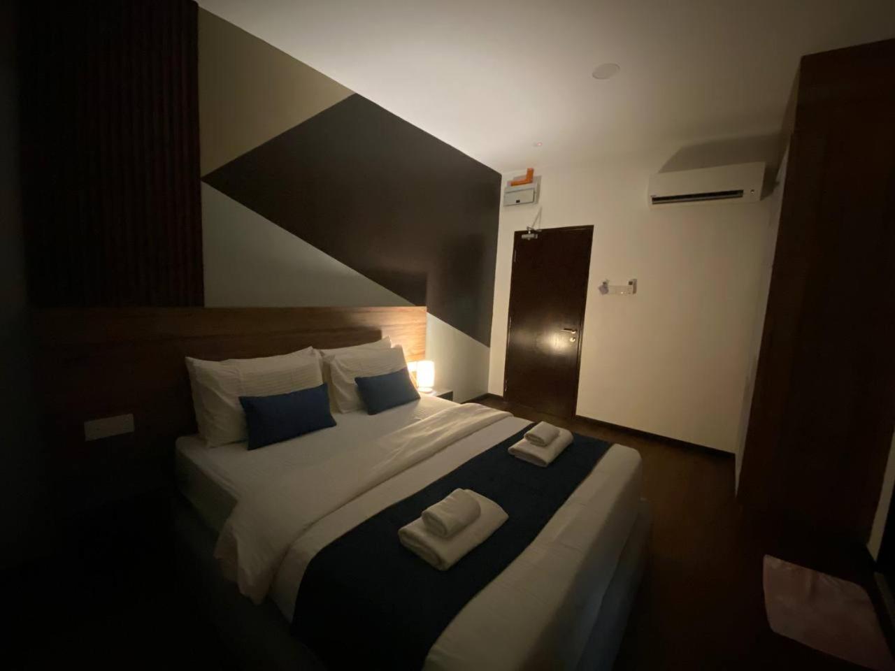 Double Room - Photo 5