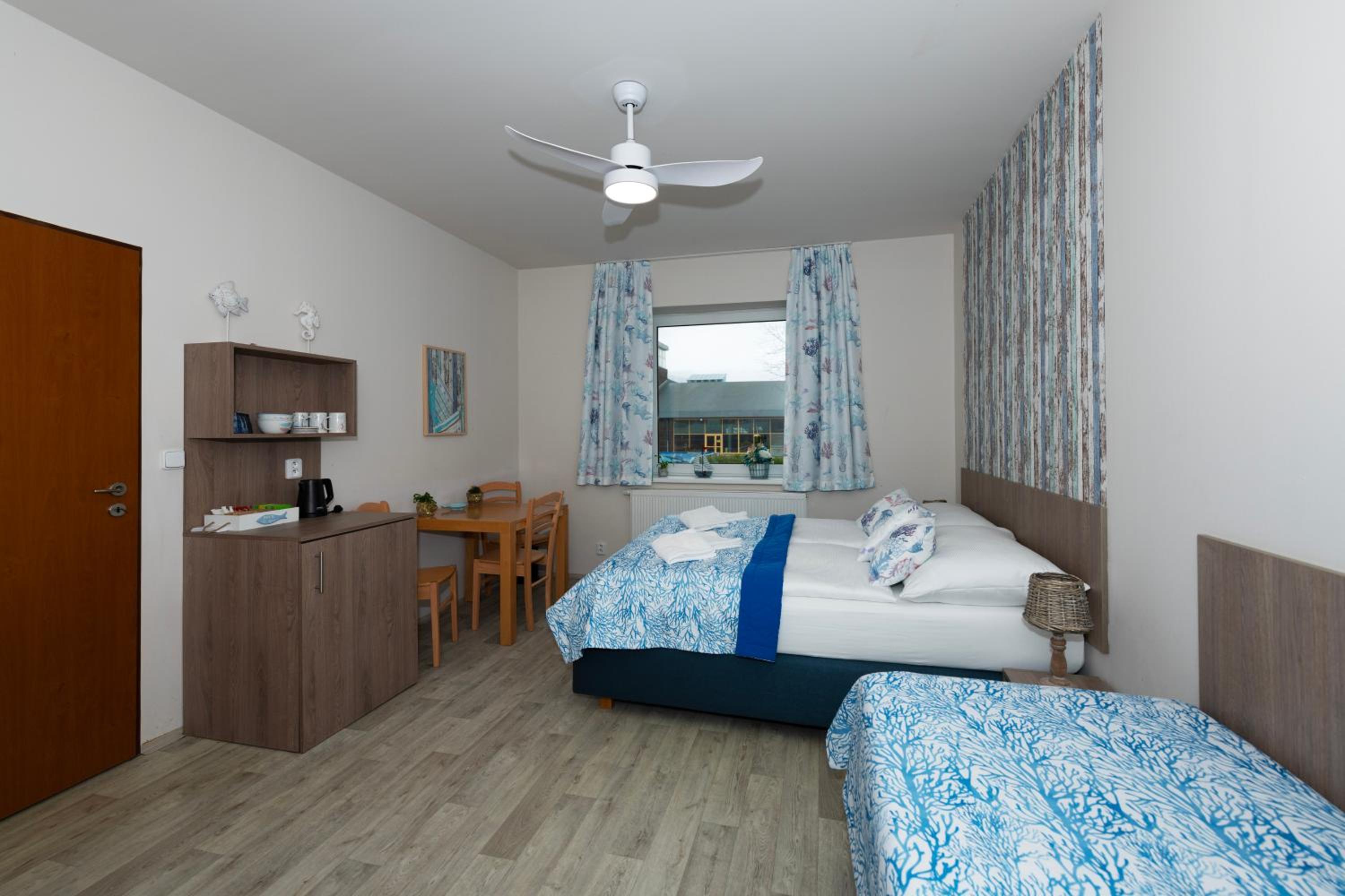 Quadruple Room with Private Bathroom photo 2