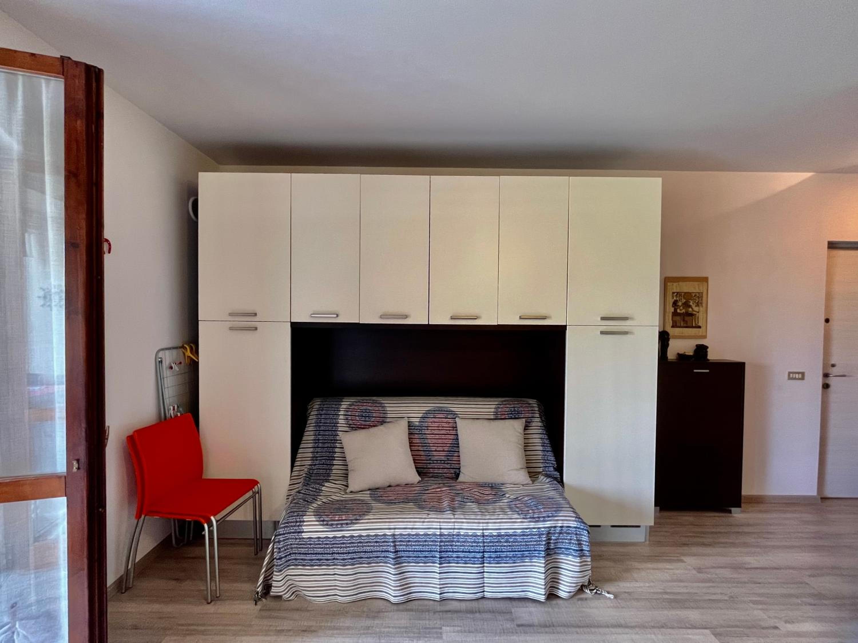 One-Bedroom Apartment photo 1