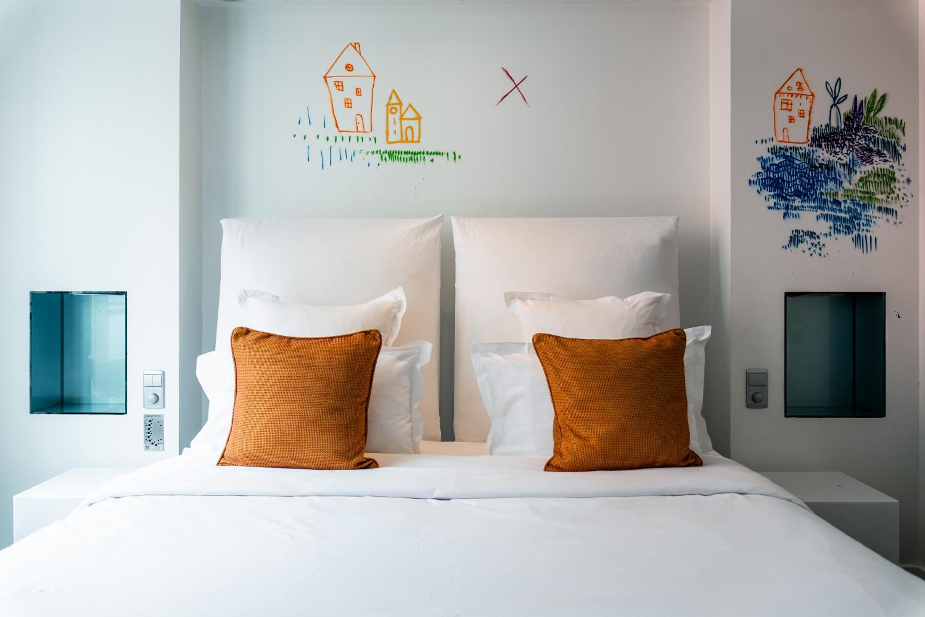 Deluxe L Double Room thumbnail 5