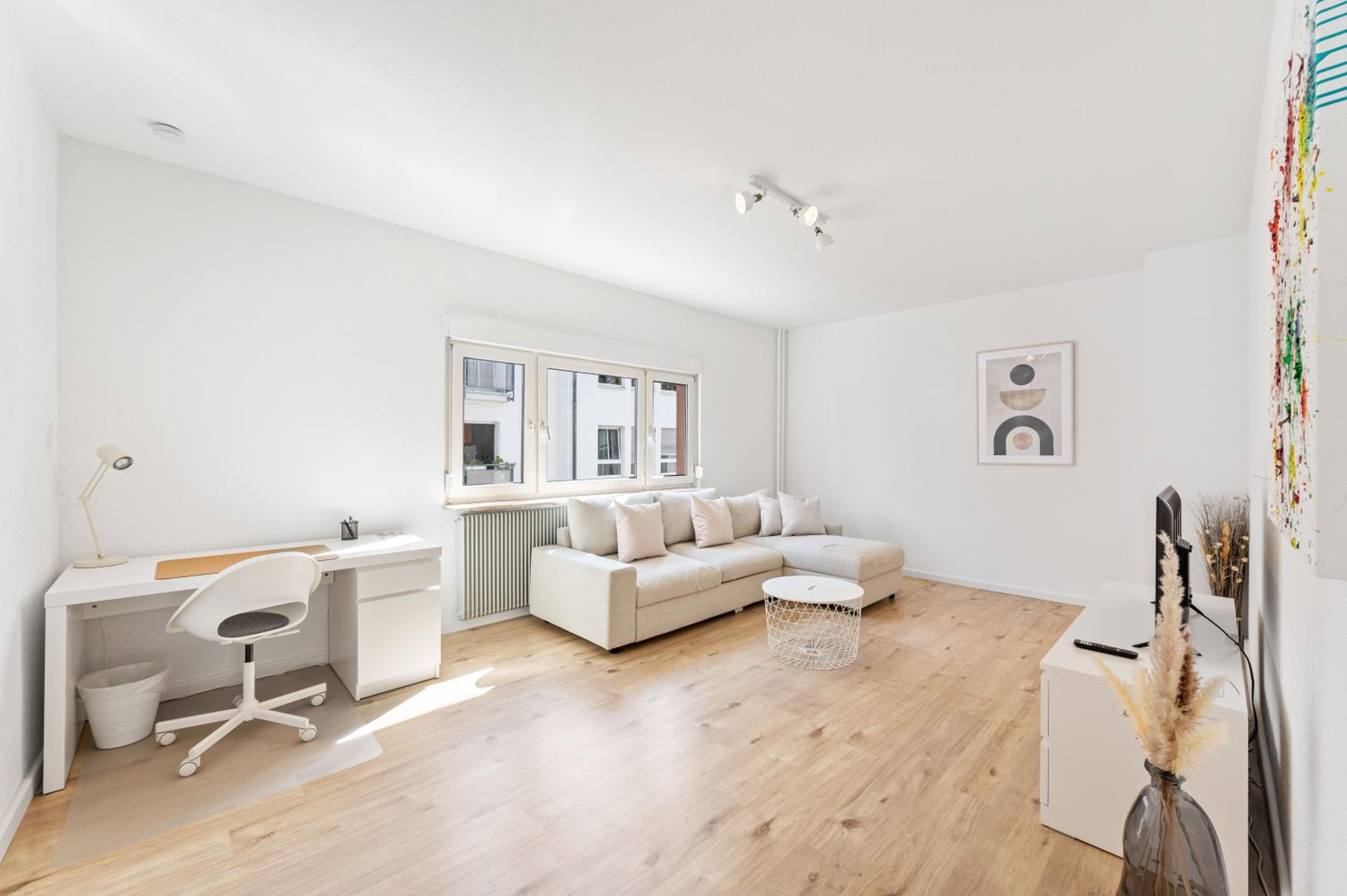 One-Bedroom Apartment photo 1