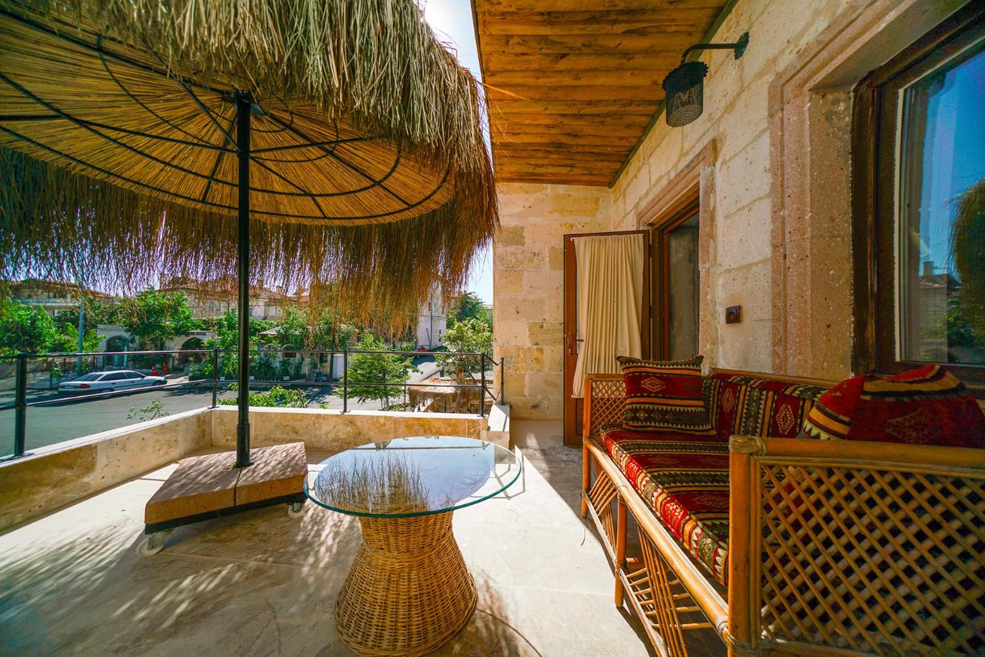 Queen Room with Balcony photo 3