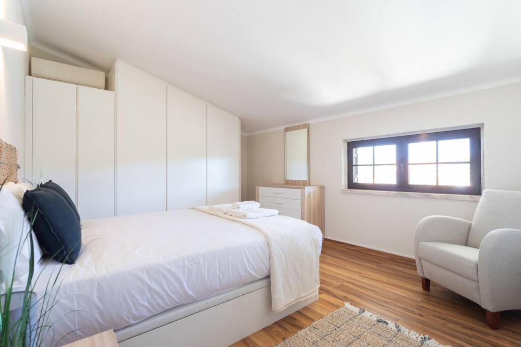 Six-Bedroom House photo 1