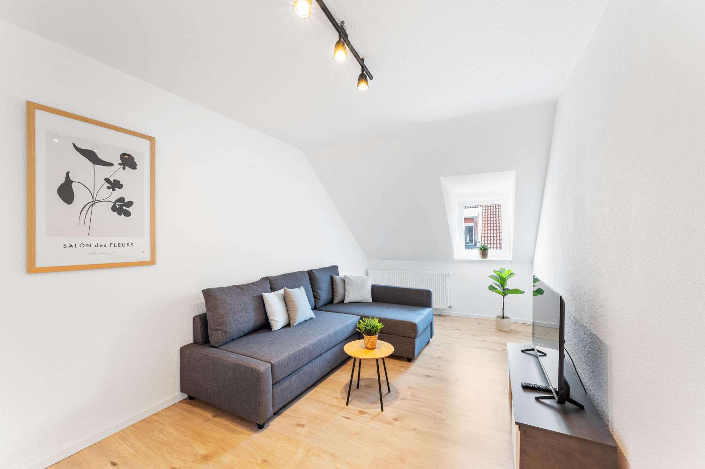 One-Bedroom Apartment photo 1