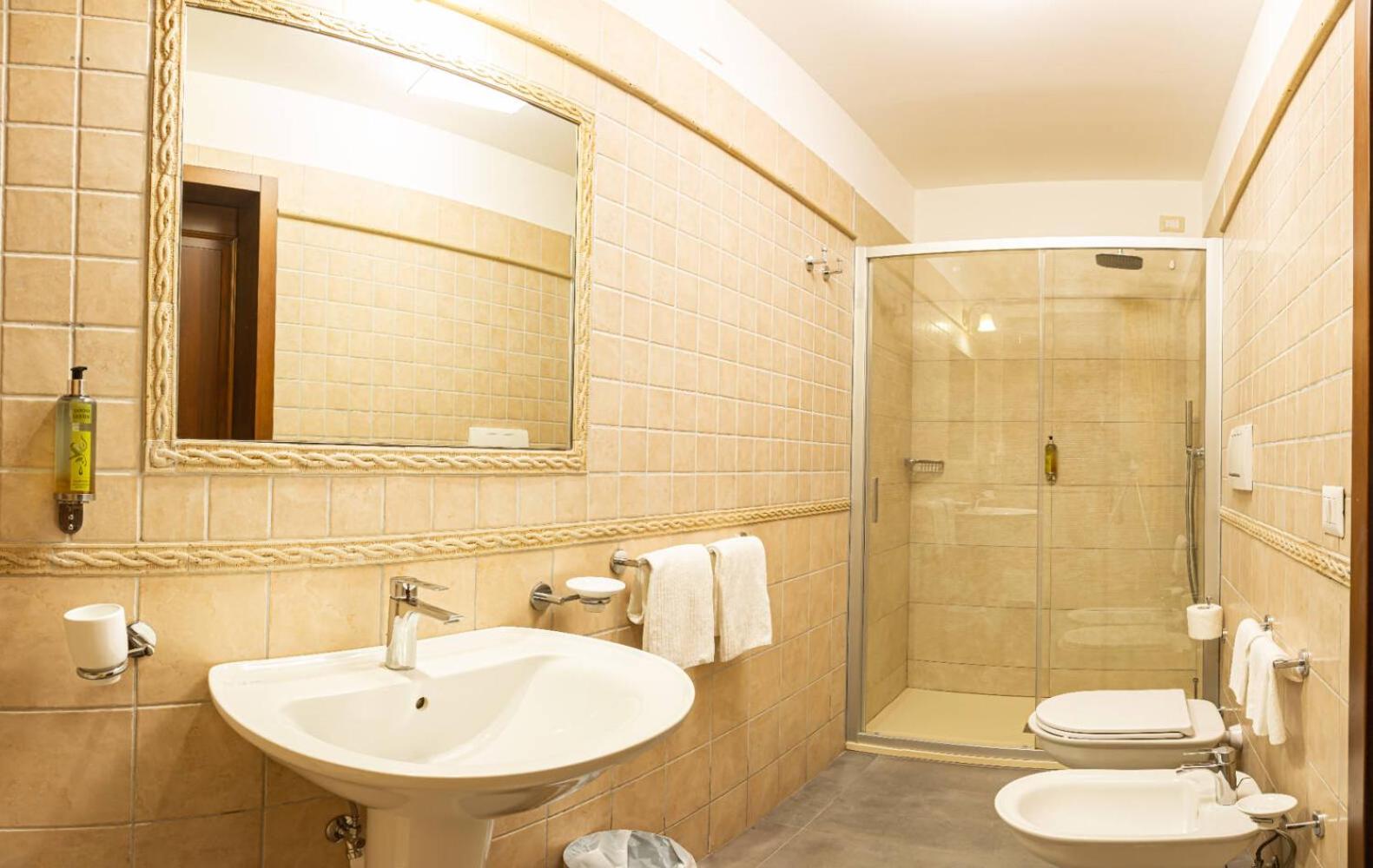 Double Room - Photo 4