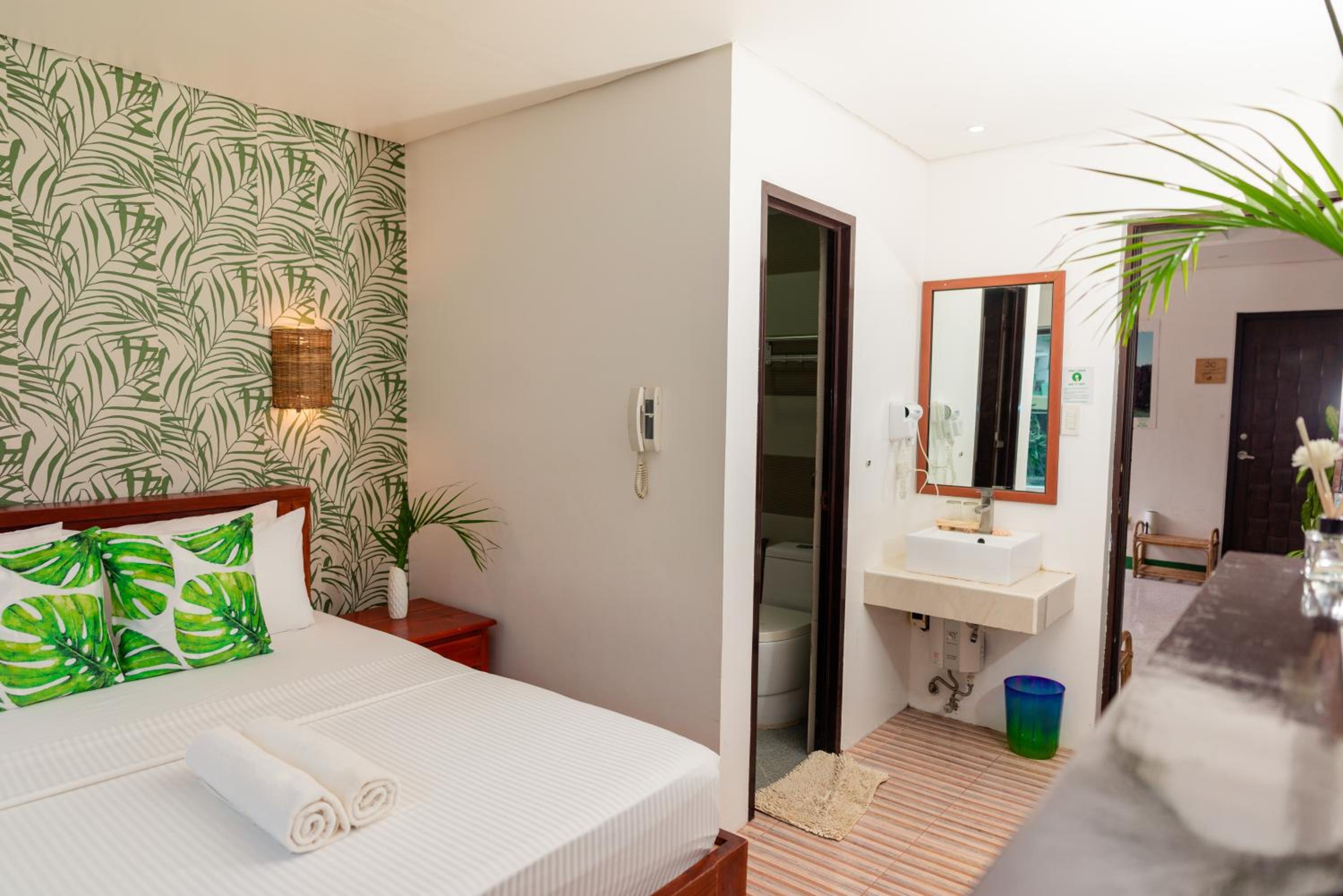 Standard Queen Room - Photo 3