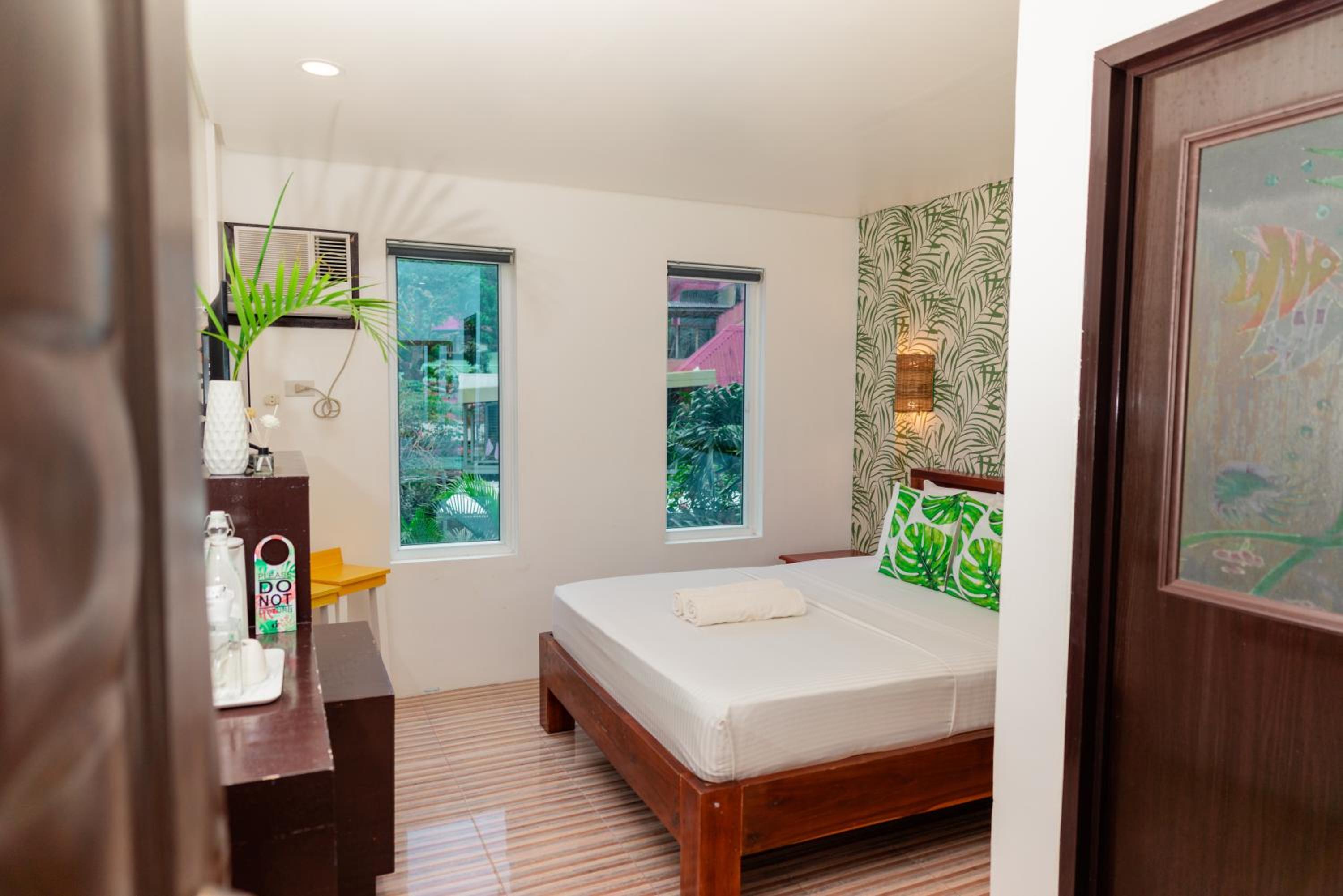 Standard Queen Room - Photo 2