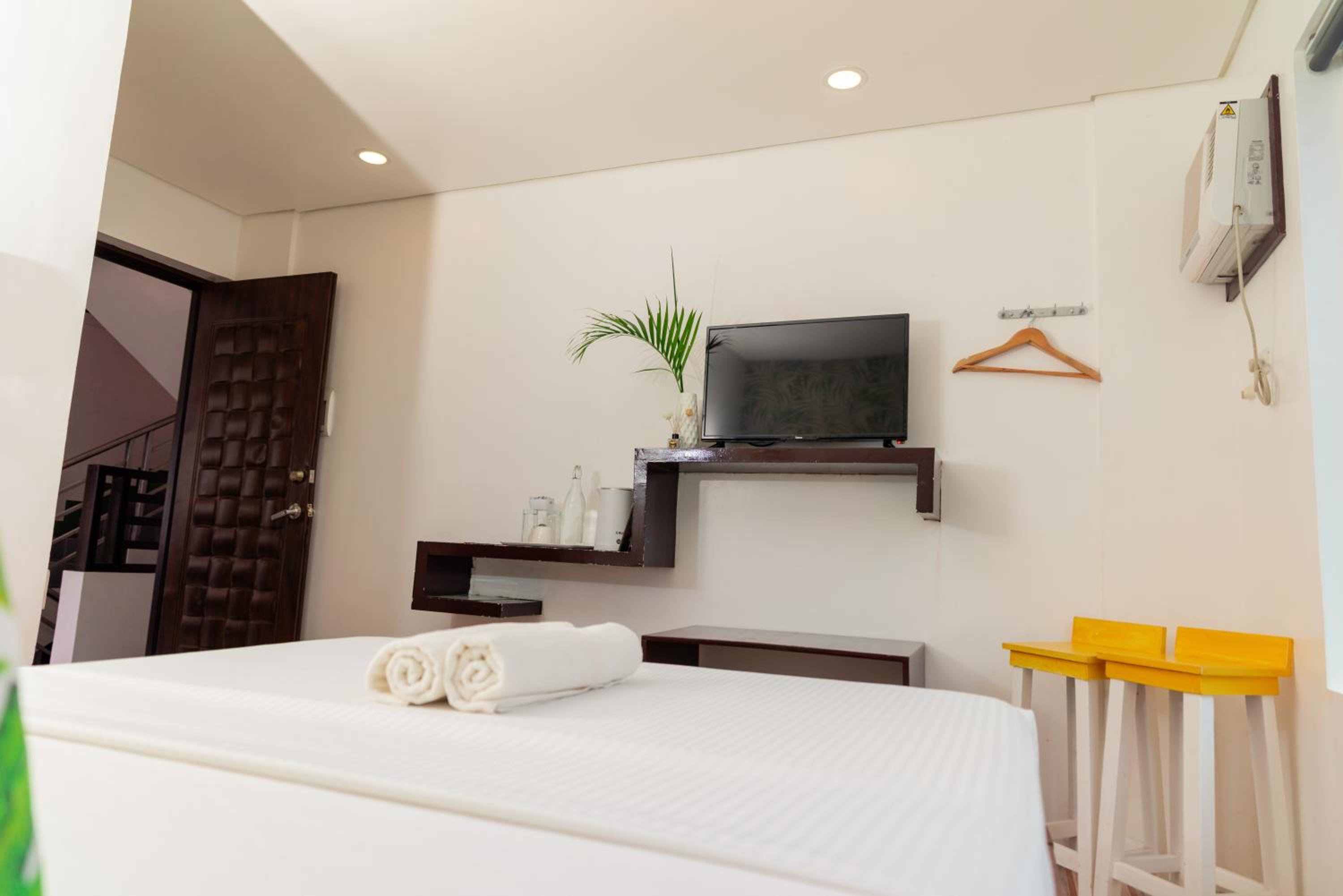 Standard Queen Room - Photo 4