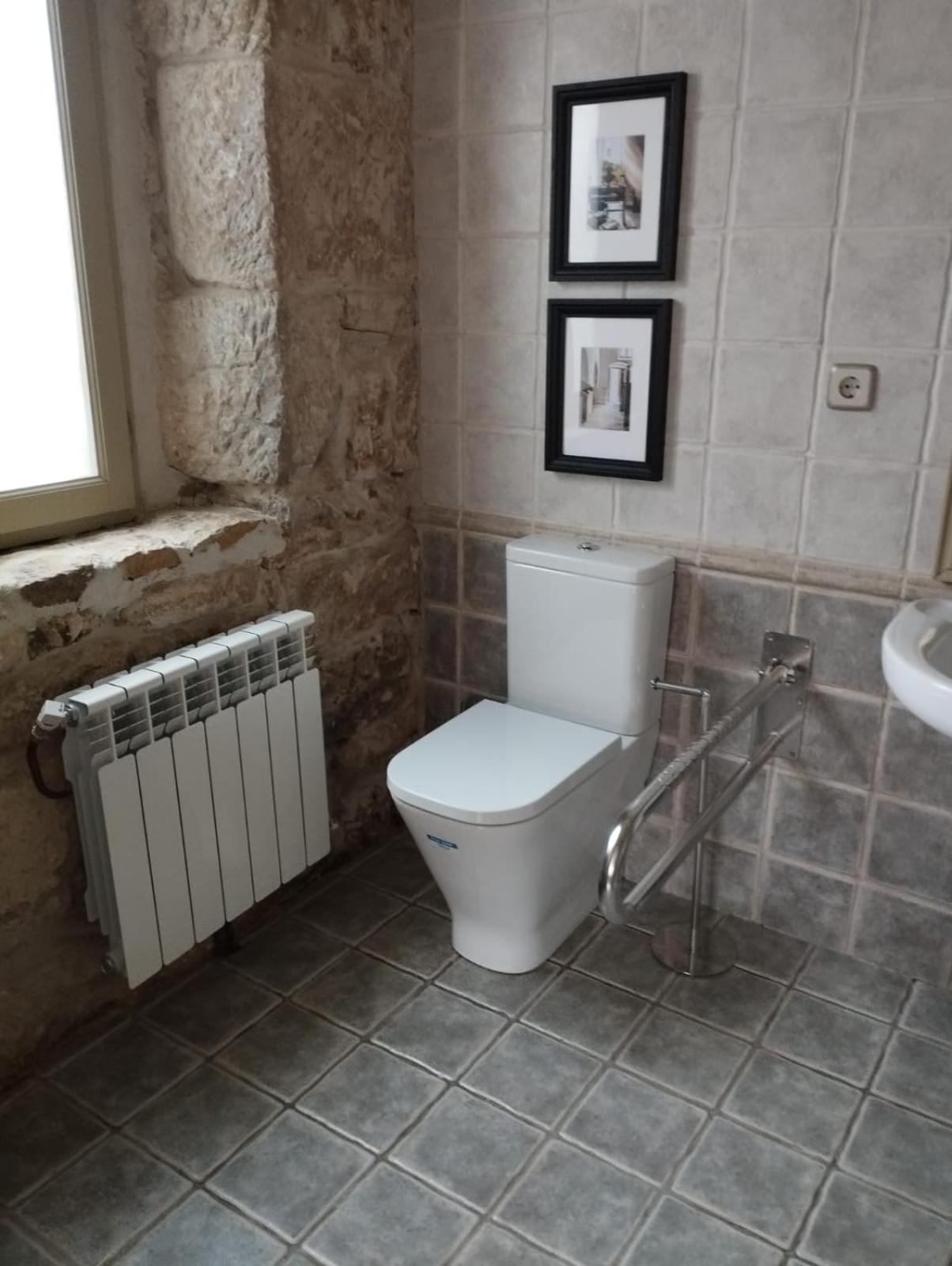Double Room - Disability Access photo 3