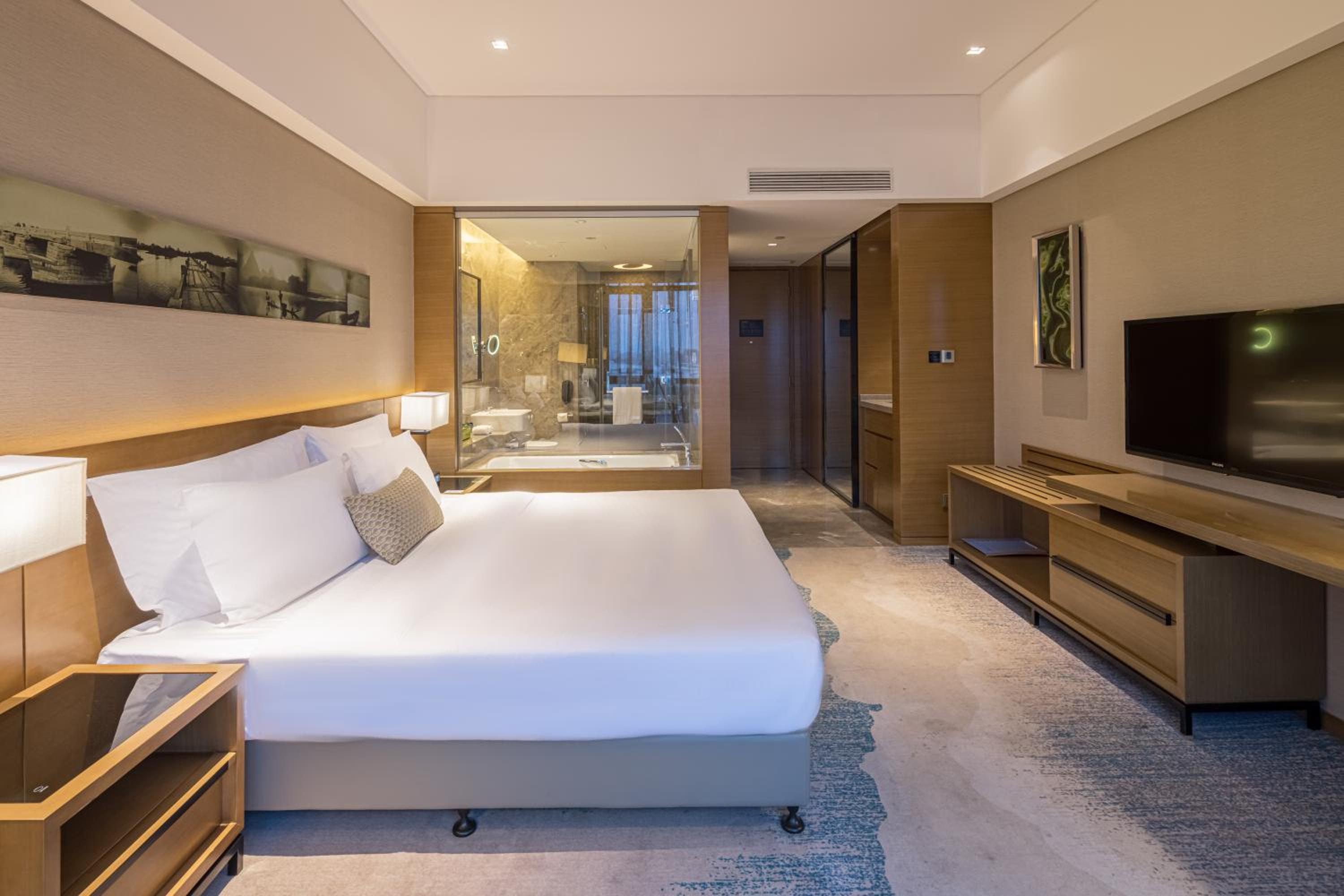 Standard King Room - Non-Smoking