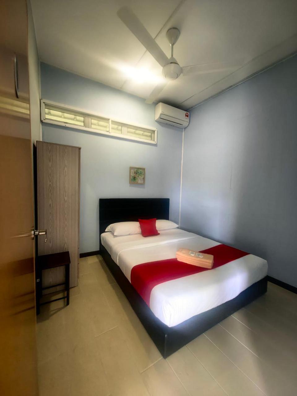 Double Room with Private Bathroom - Photo 8